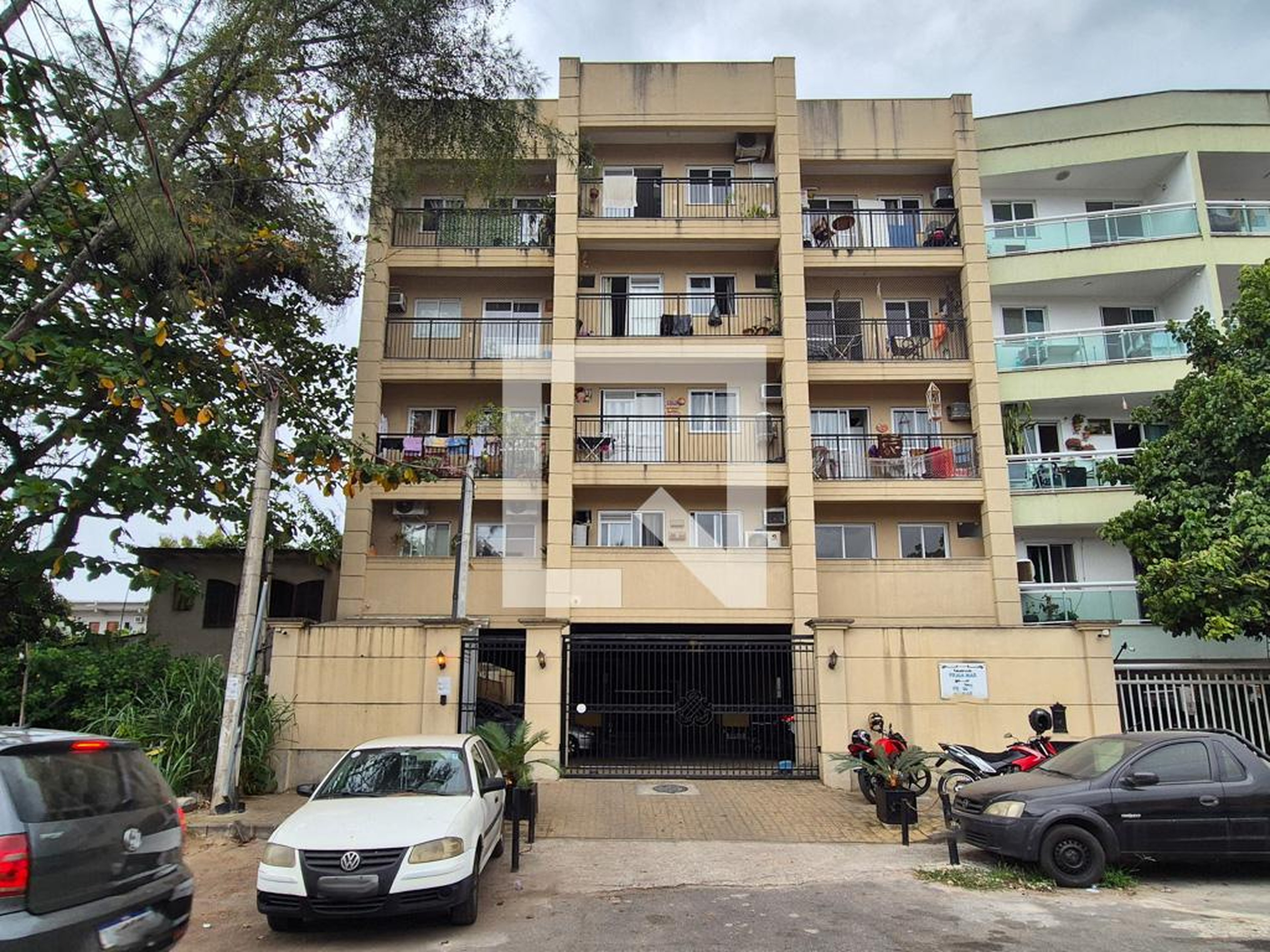 Fachada do Prédio Condomínio em Rua Professora Edna Côrte Silveira, 14