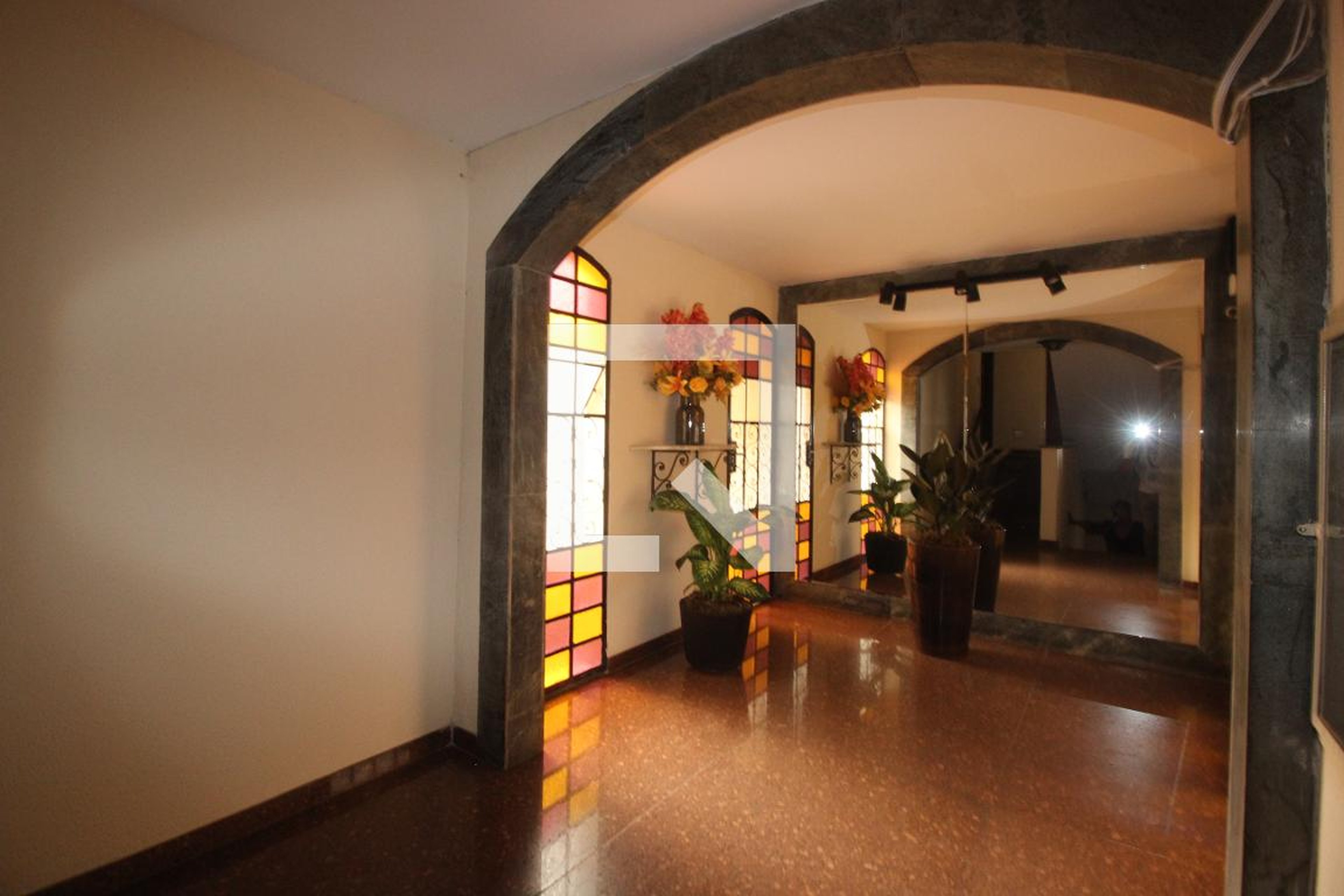 Hall de entrada Condomínio em Rua Bernardo Guimarães, 452