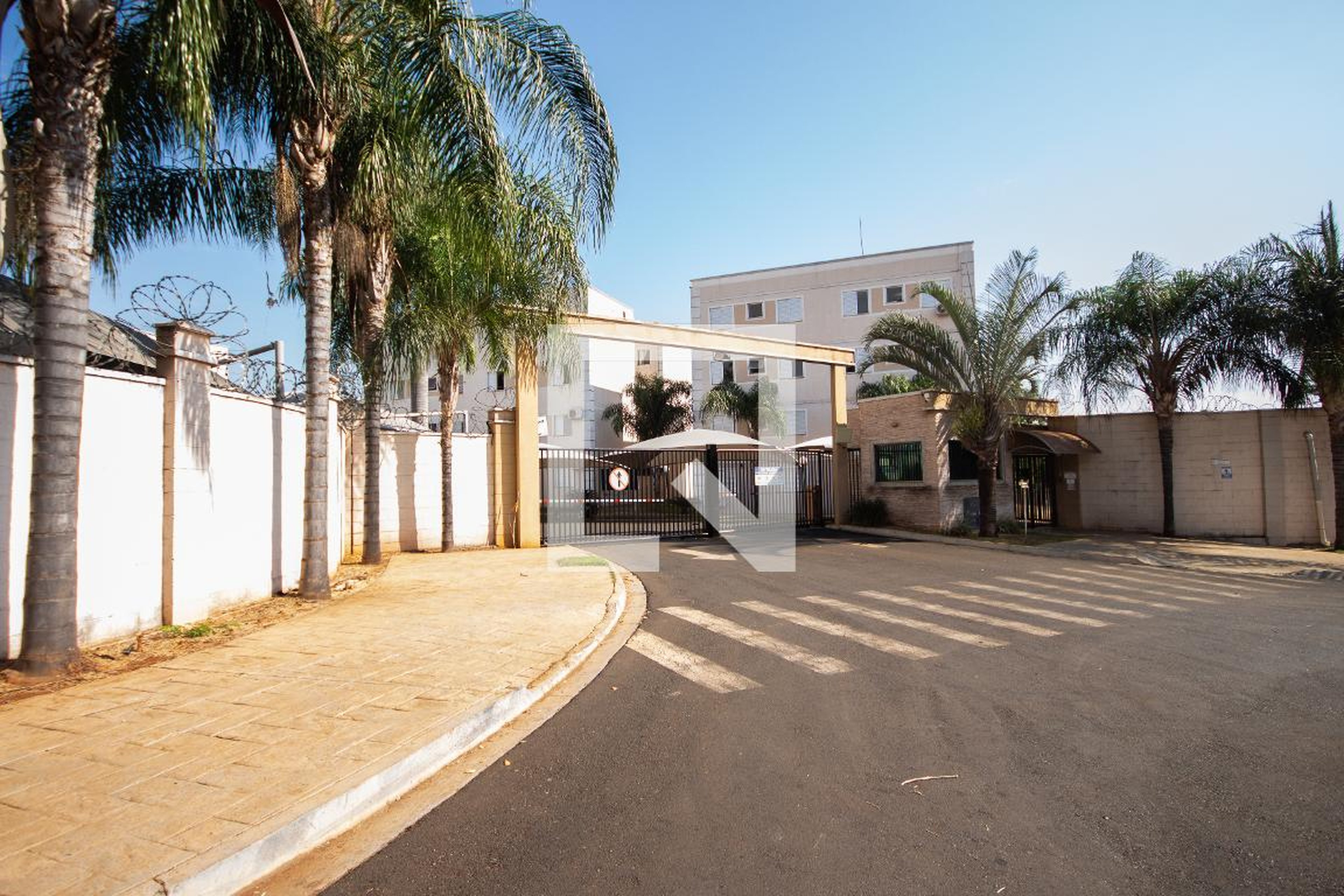 Fachada do condomínio Condomínio Parque Romenia