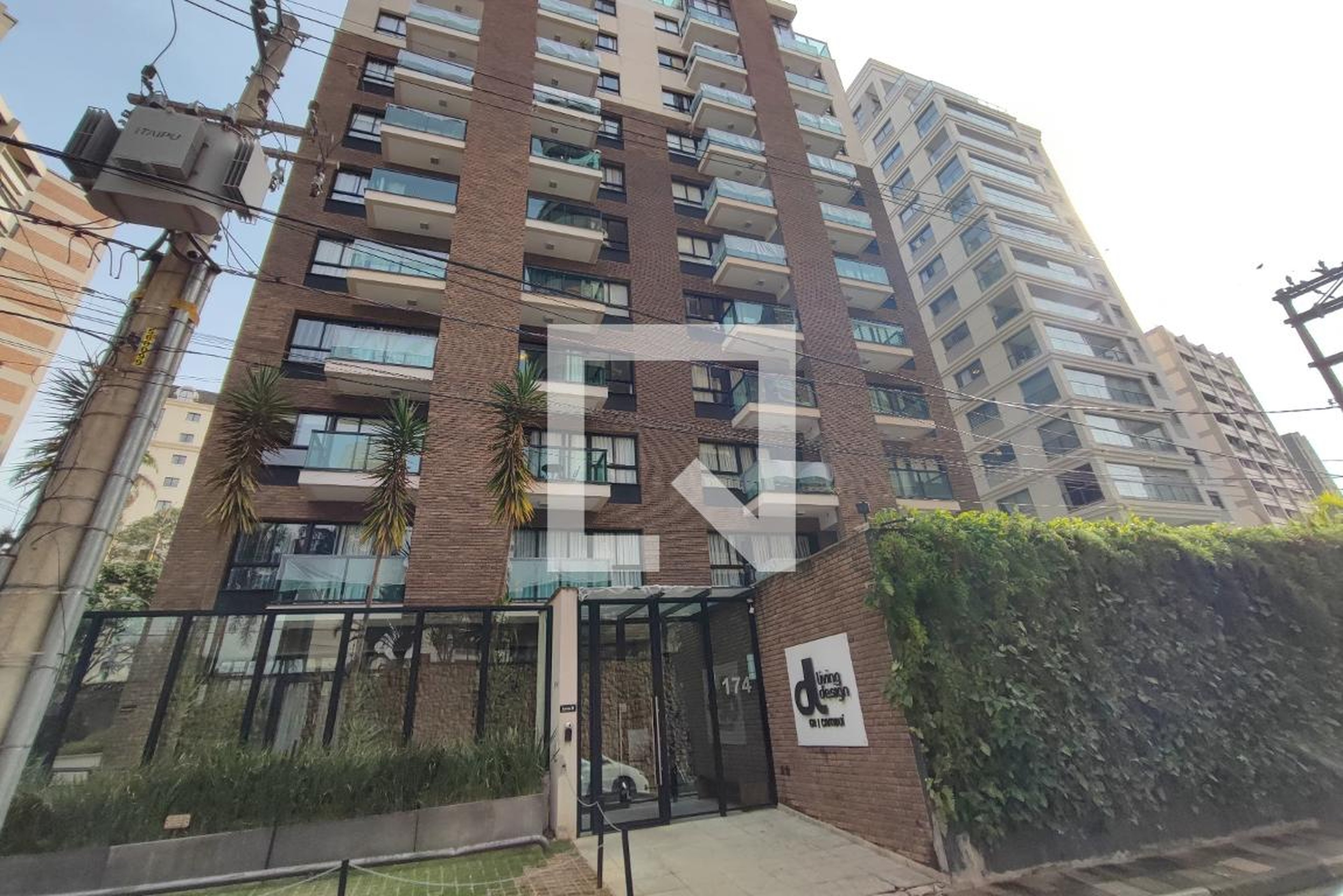 Fachada do Condomínio Condomínio Living Design