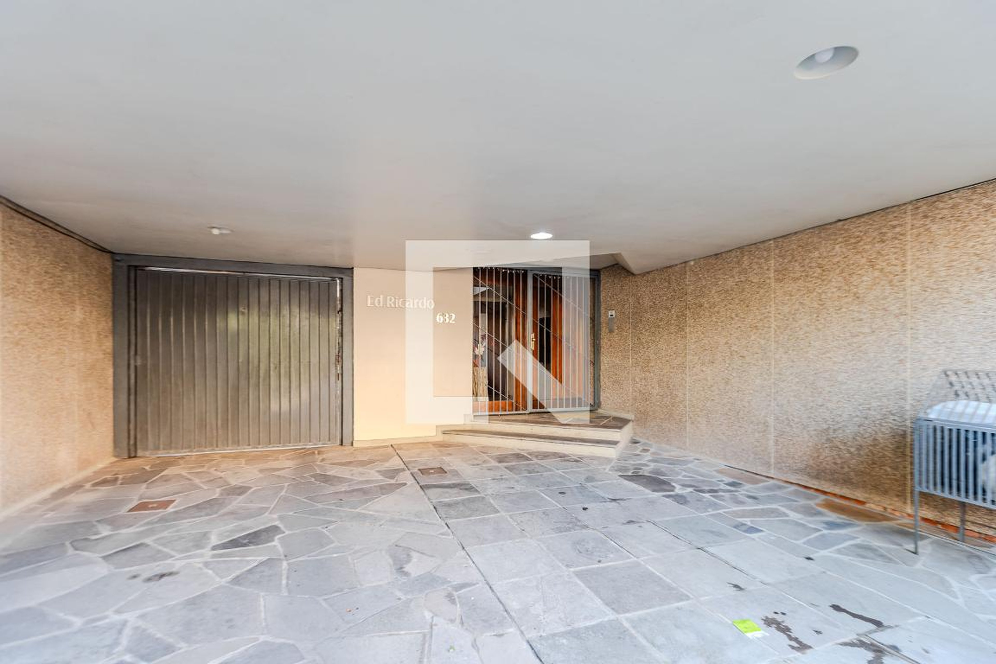 Fachada Condomínio em Rua Domingos Crescêncio, 632