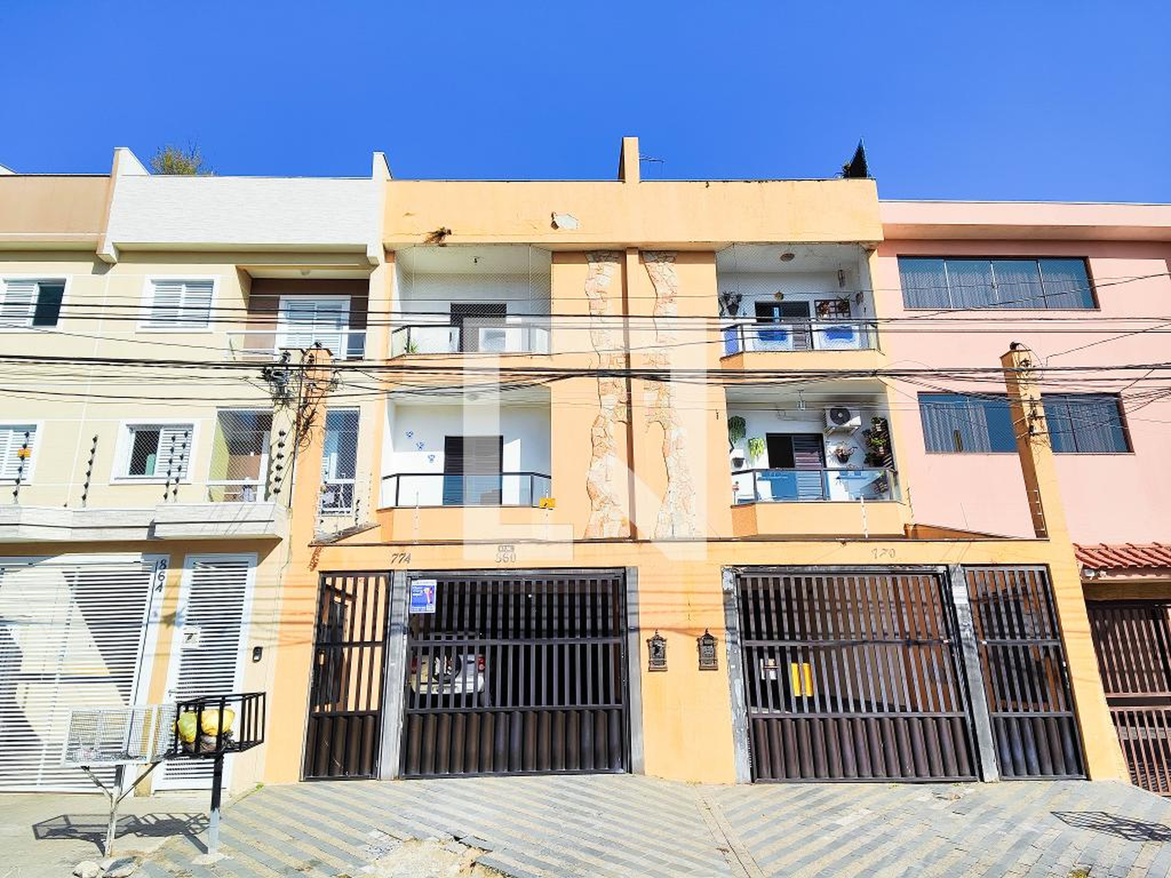 Fachada Condomínio em Rua Clélia, 860