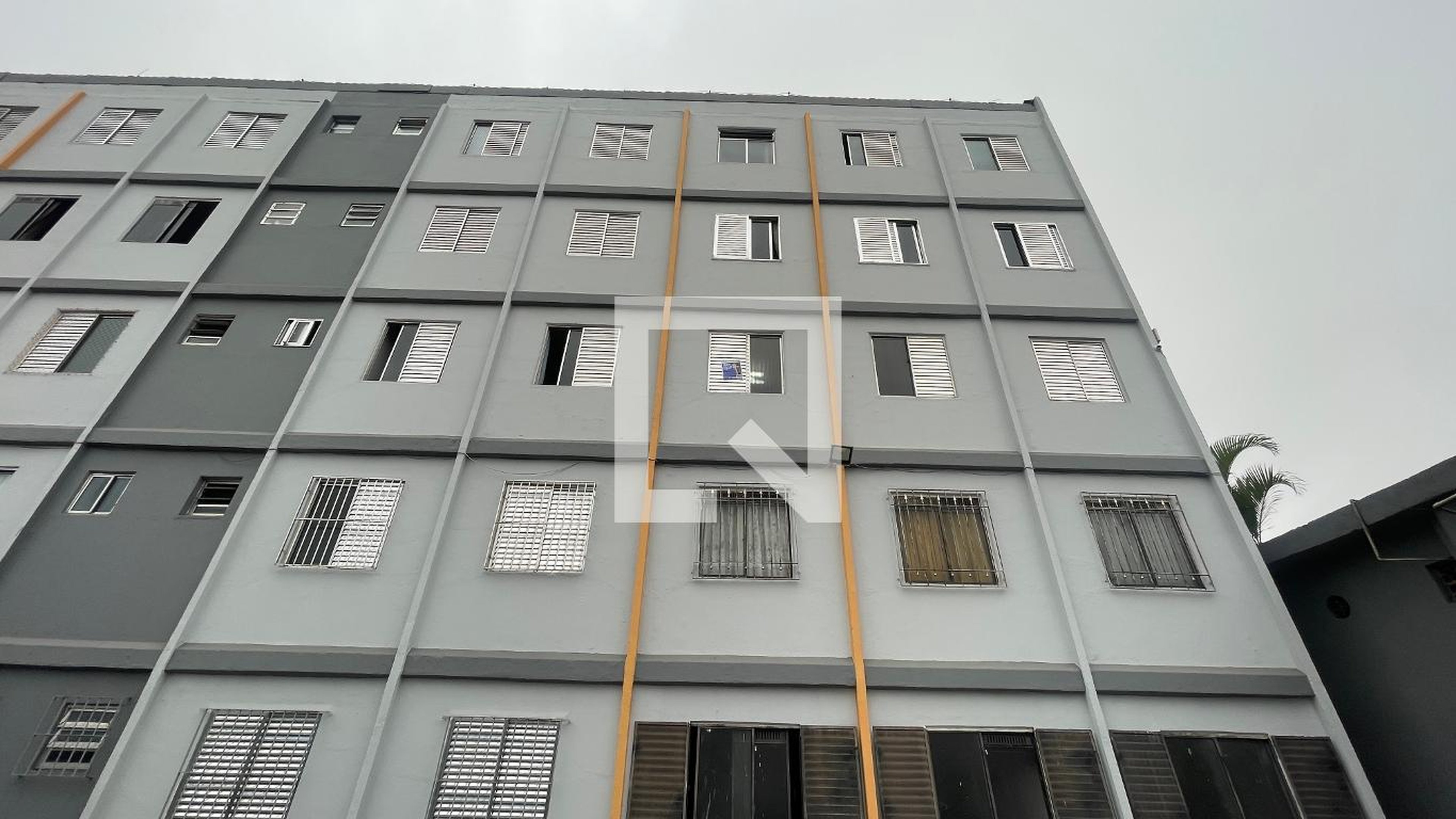 Fachada Condomínio em Rua Ângelo Bini, 55