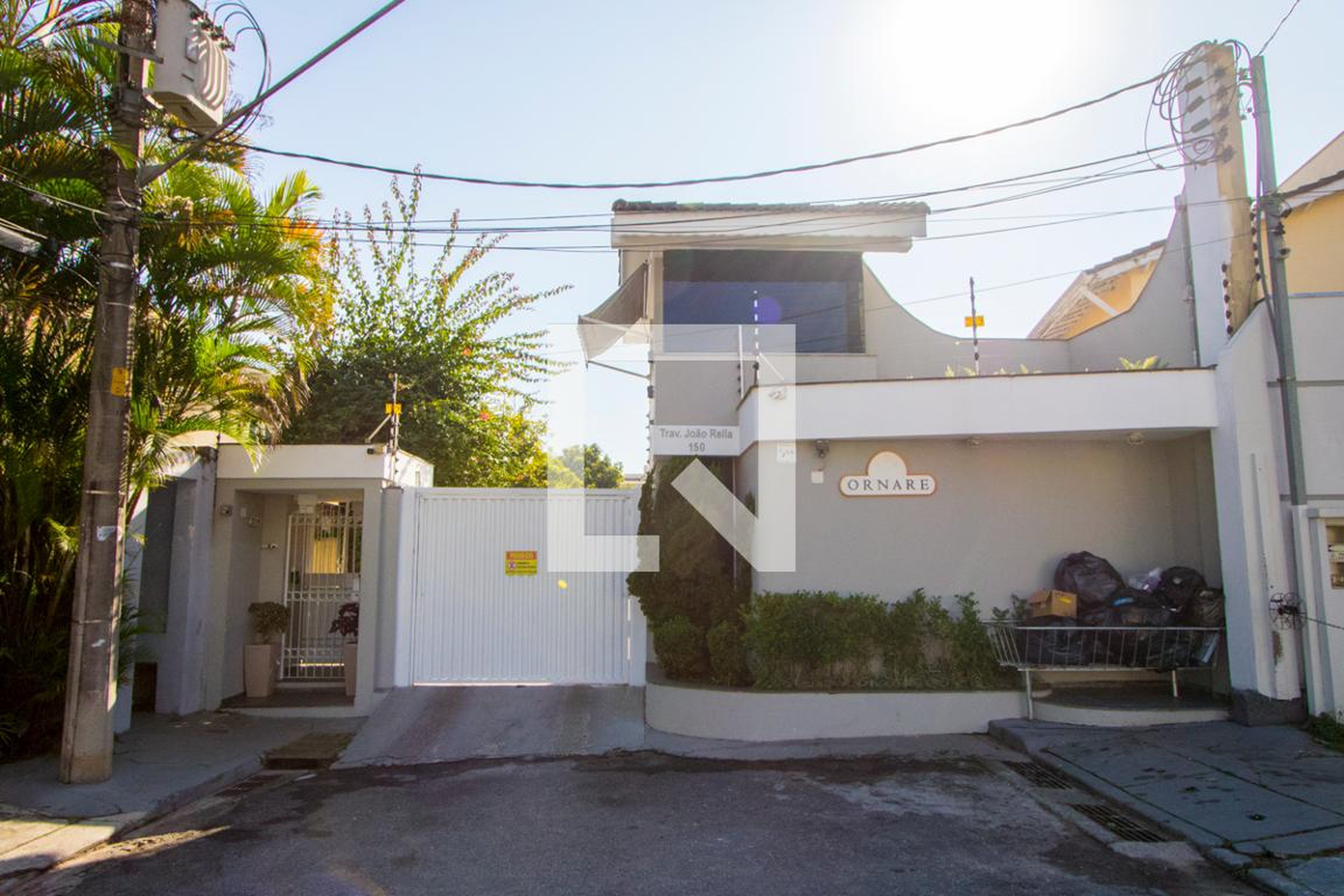 Fachada do condomínio Condomínio em Travessa João Rella, 150