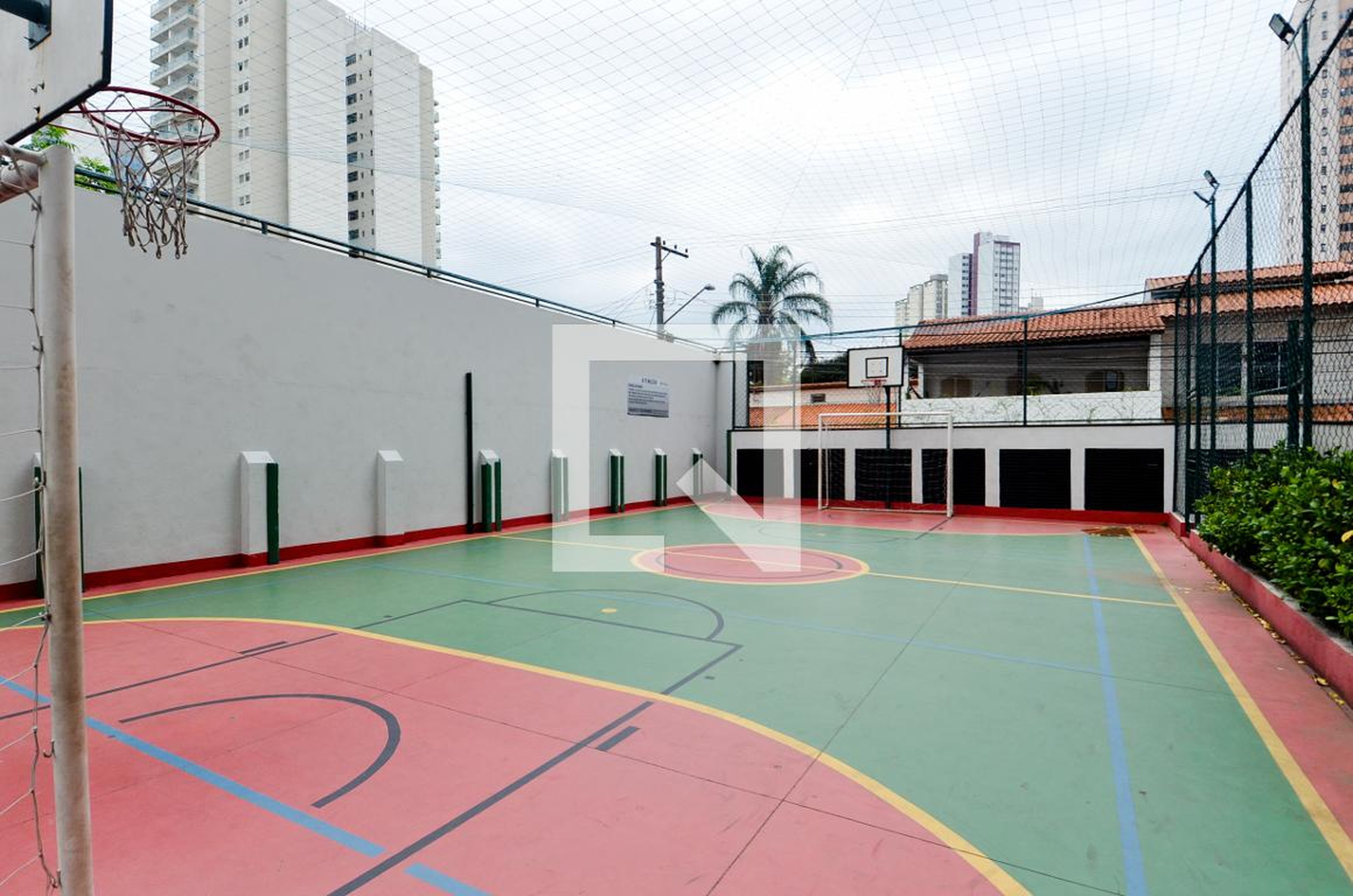 Quadra Esportiva - Riviera Francesa