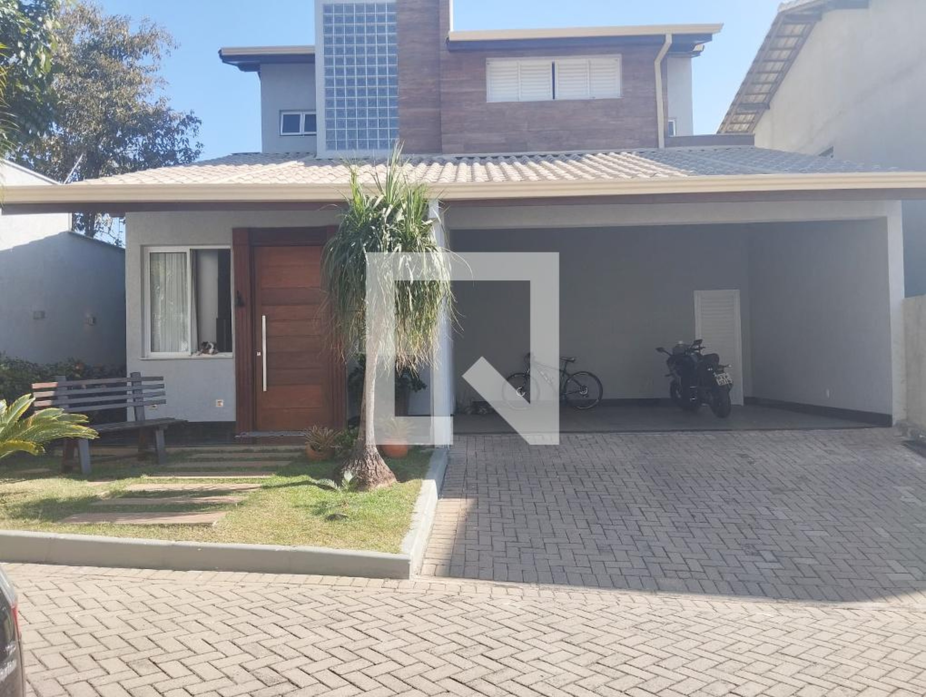 Fachada Condomínio em Rua Doná Ana Cândida, 91