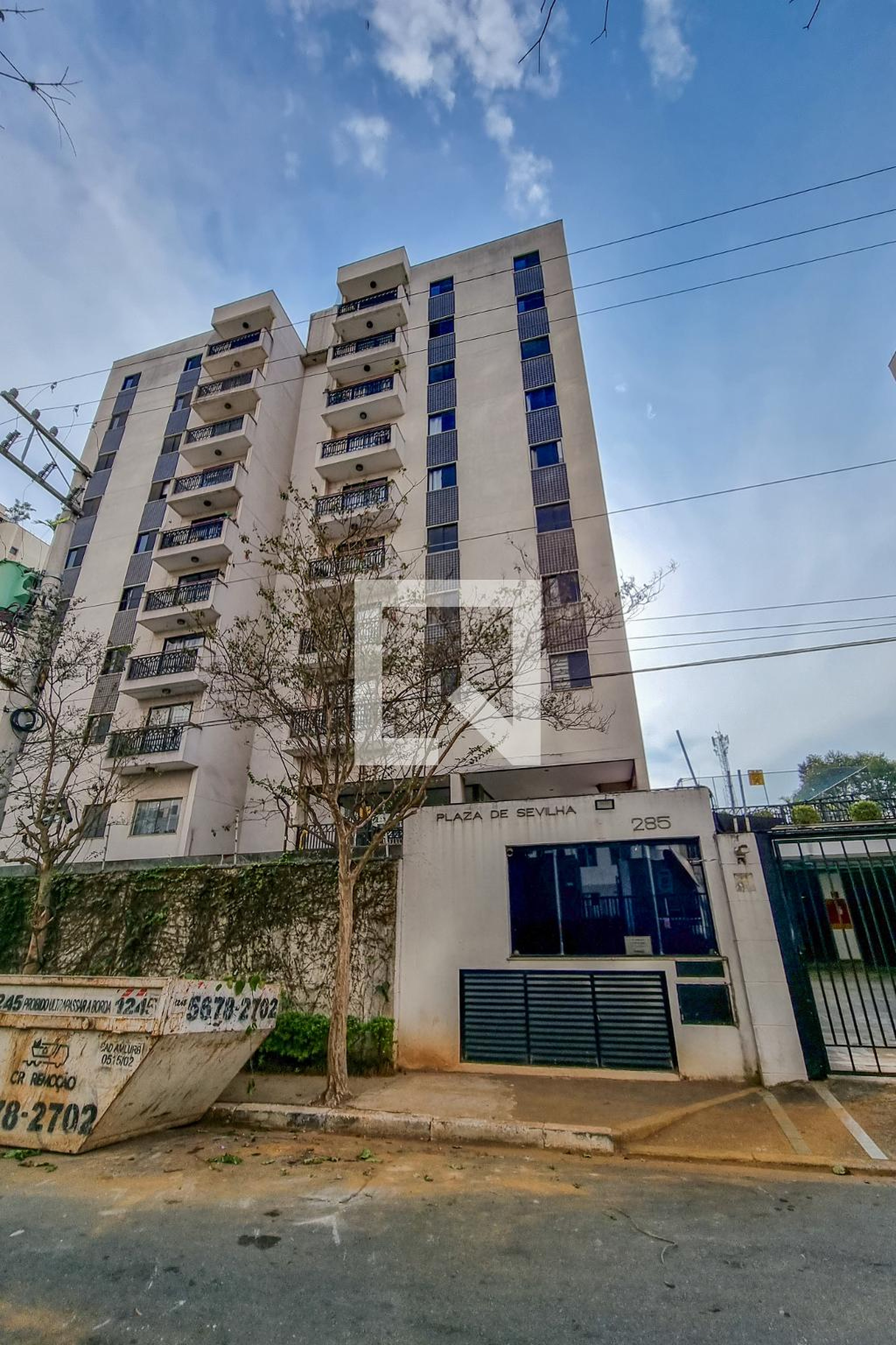Fachada Condomínio Plaza de Sevilha