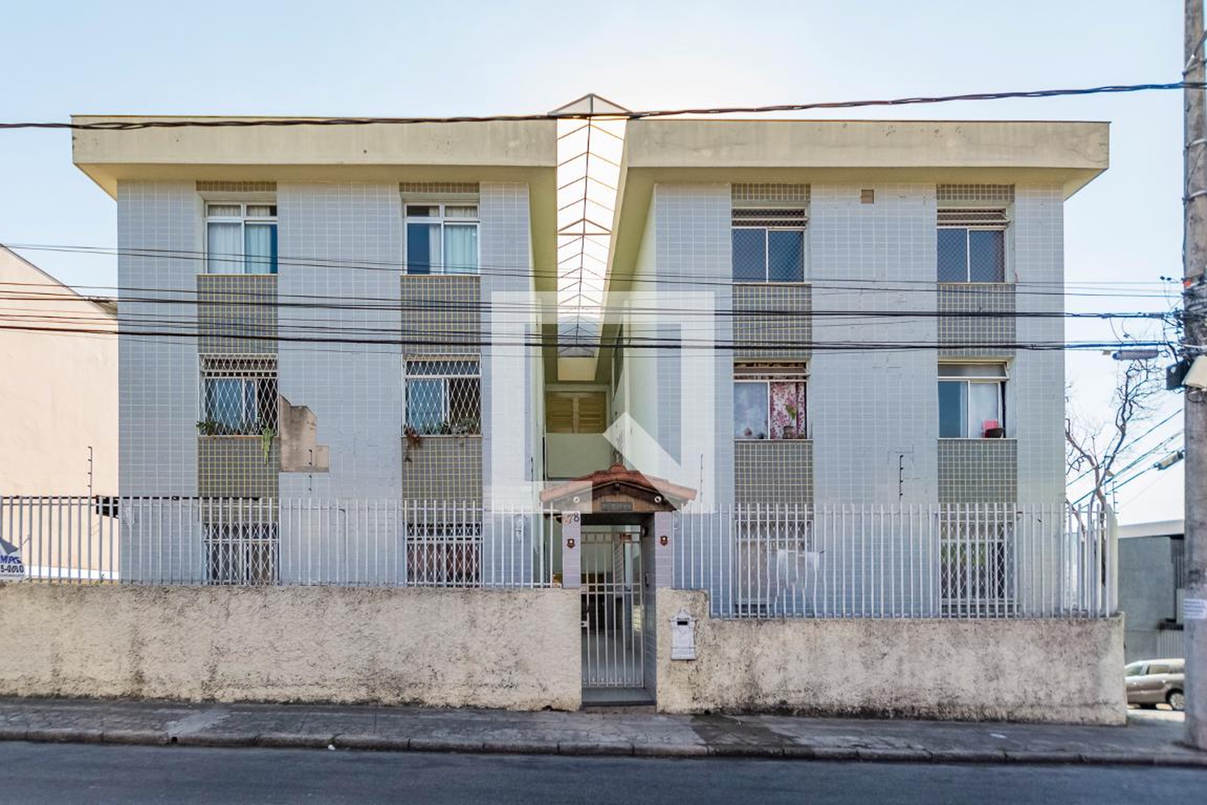 Fachada Condomínio em Rua Mariano Procópio, 678