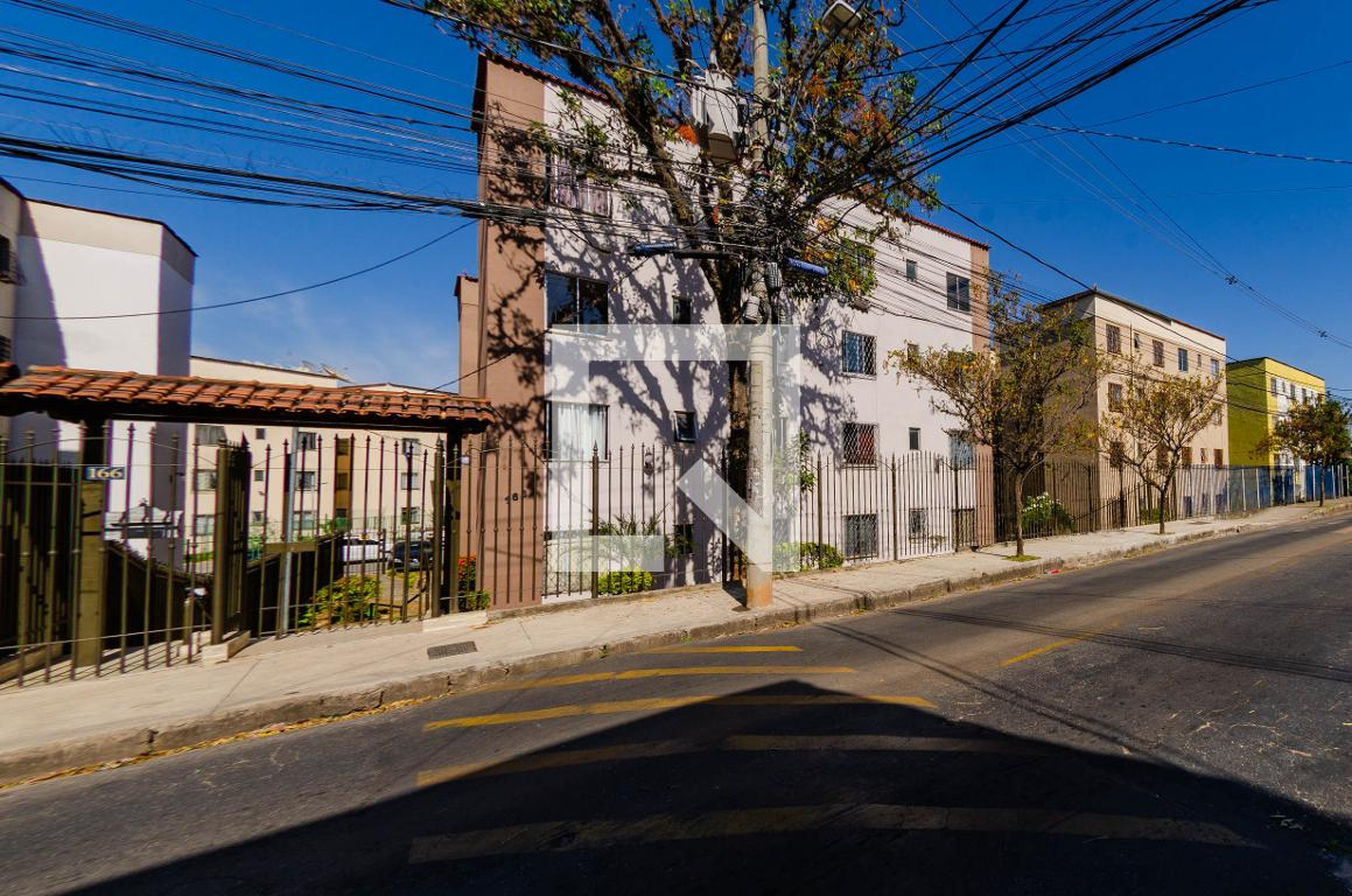 Fachada Condomínio em Rua Maria Beatriz, 166