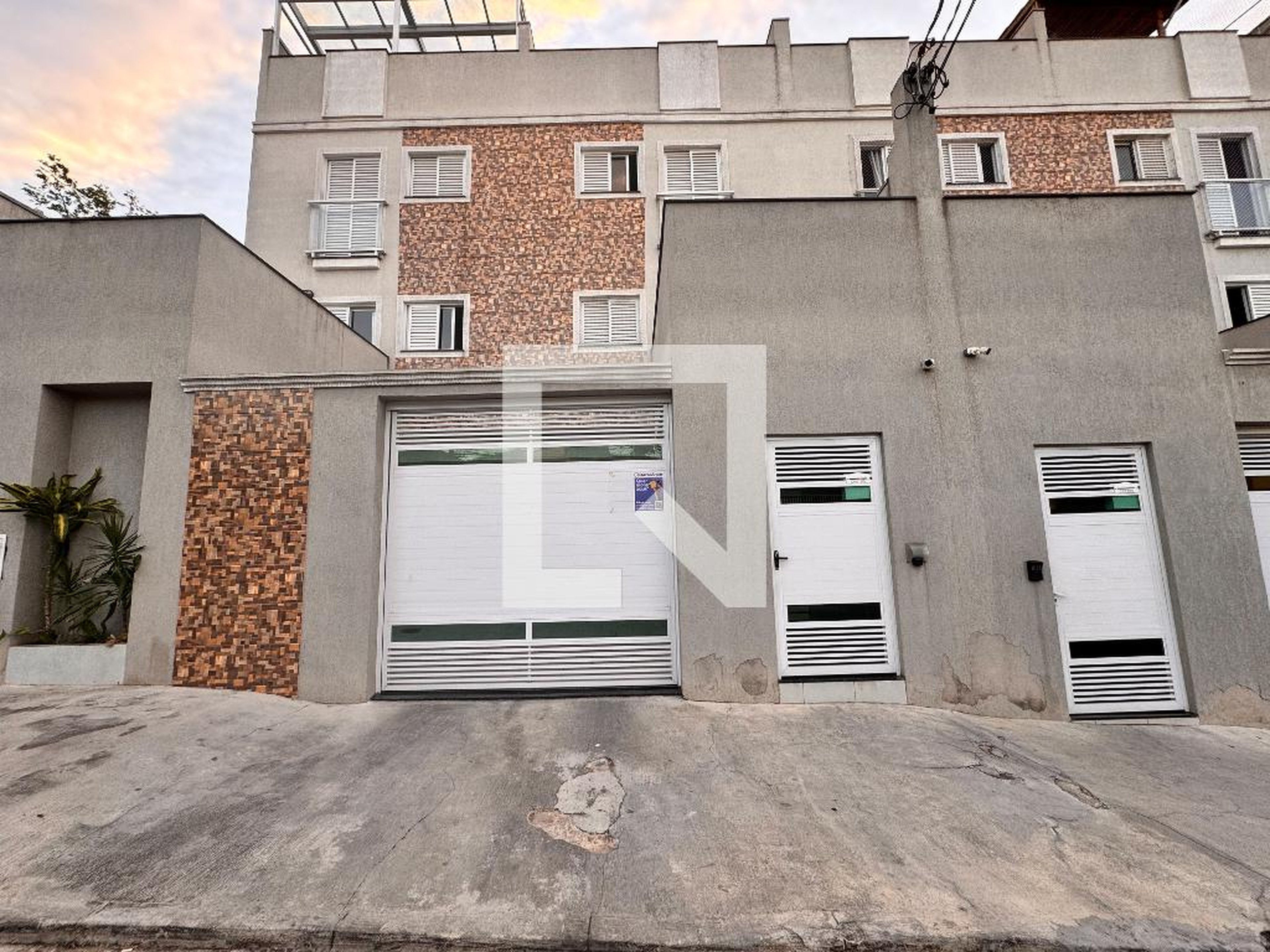 Fachada Condomínio em Rua Afrânio Peixoto, 77