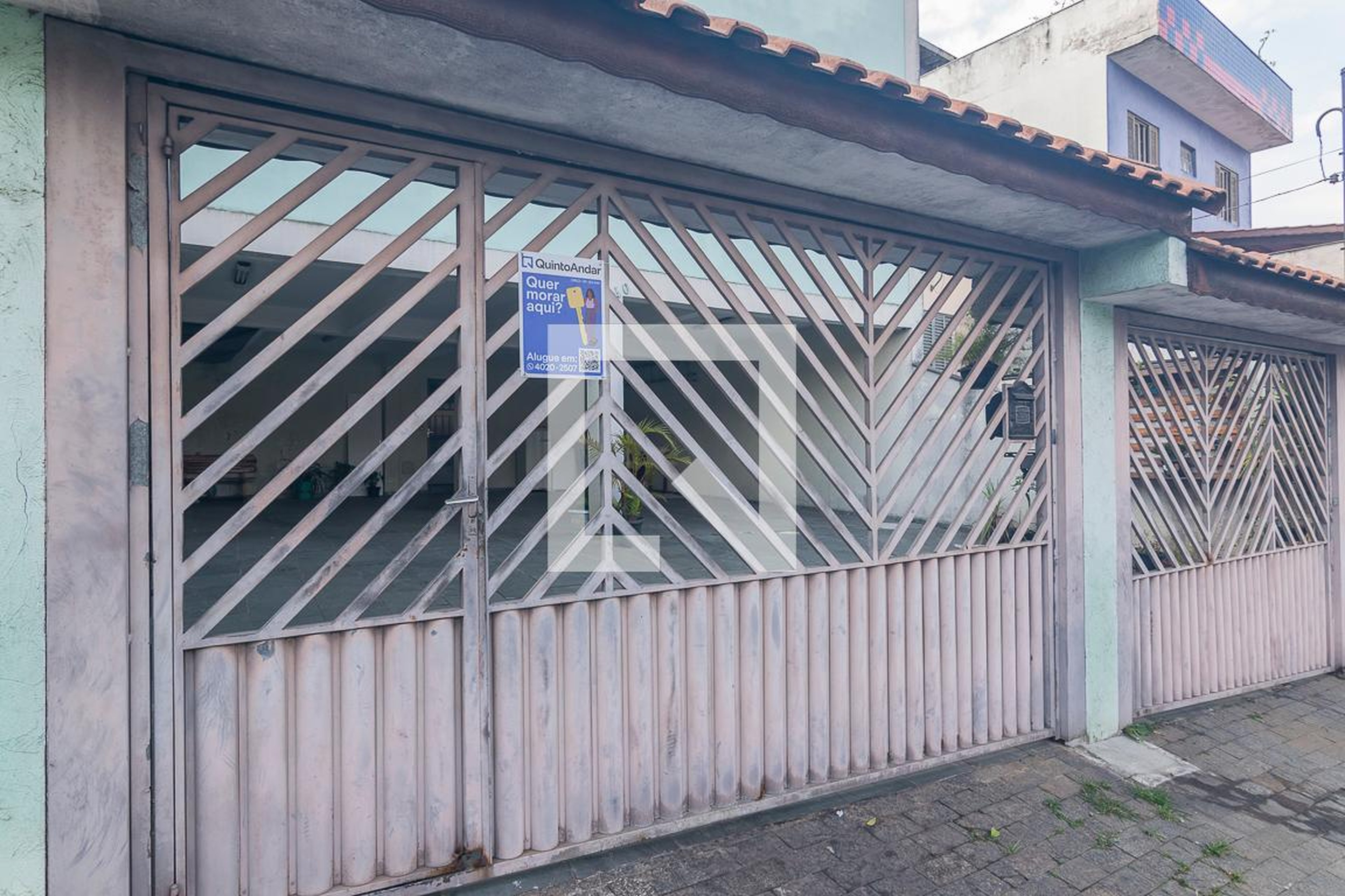 Fachada Condomínio em Rua Franco da Rocha, 240