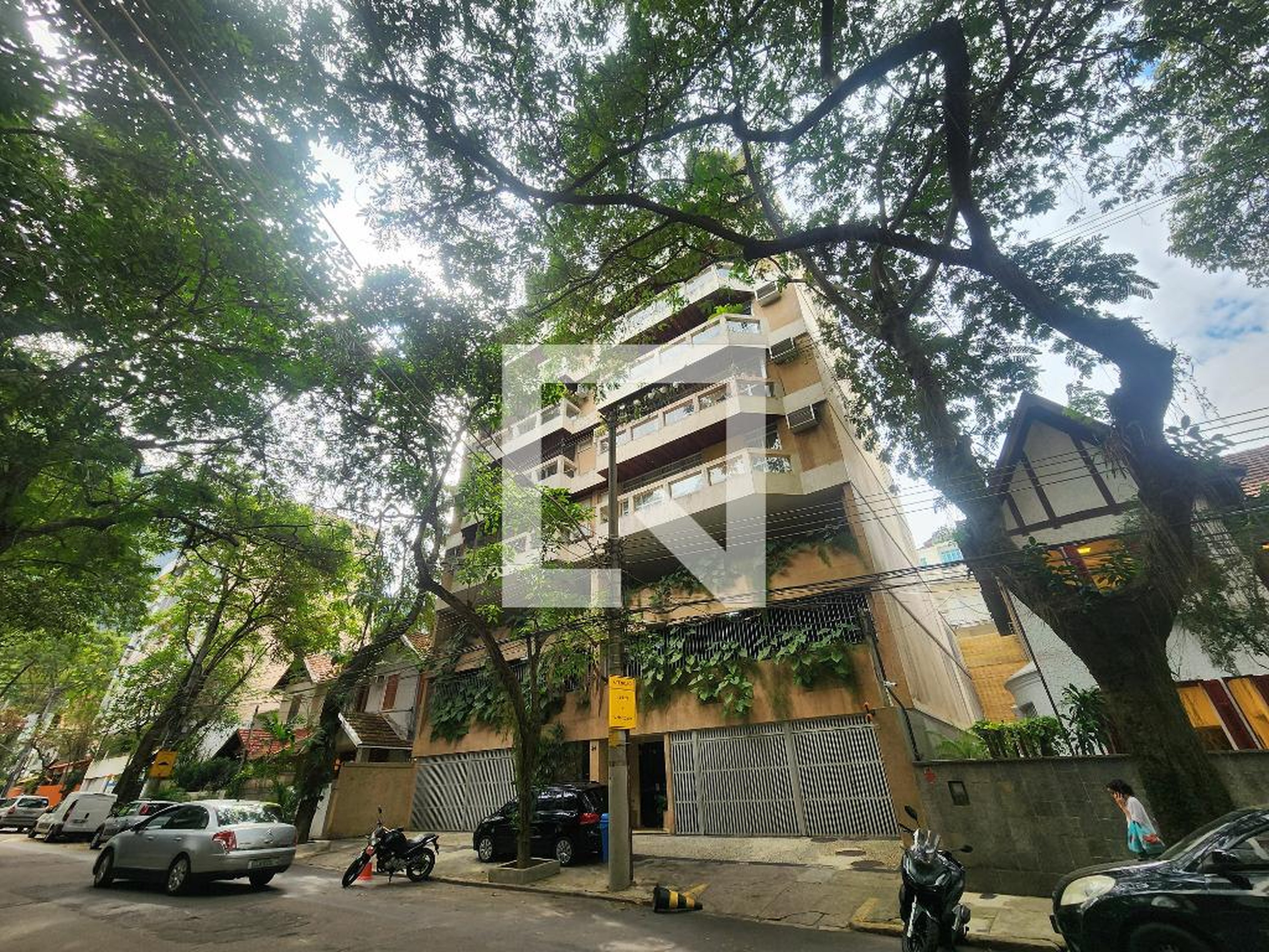 Fachada Condomínio em Rua Miguel Pereira, 34