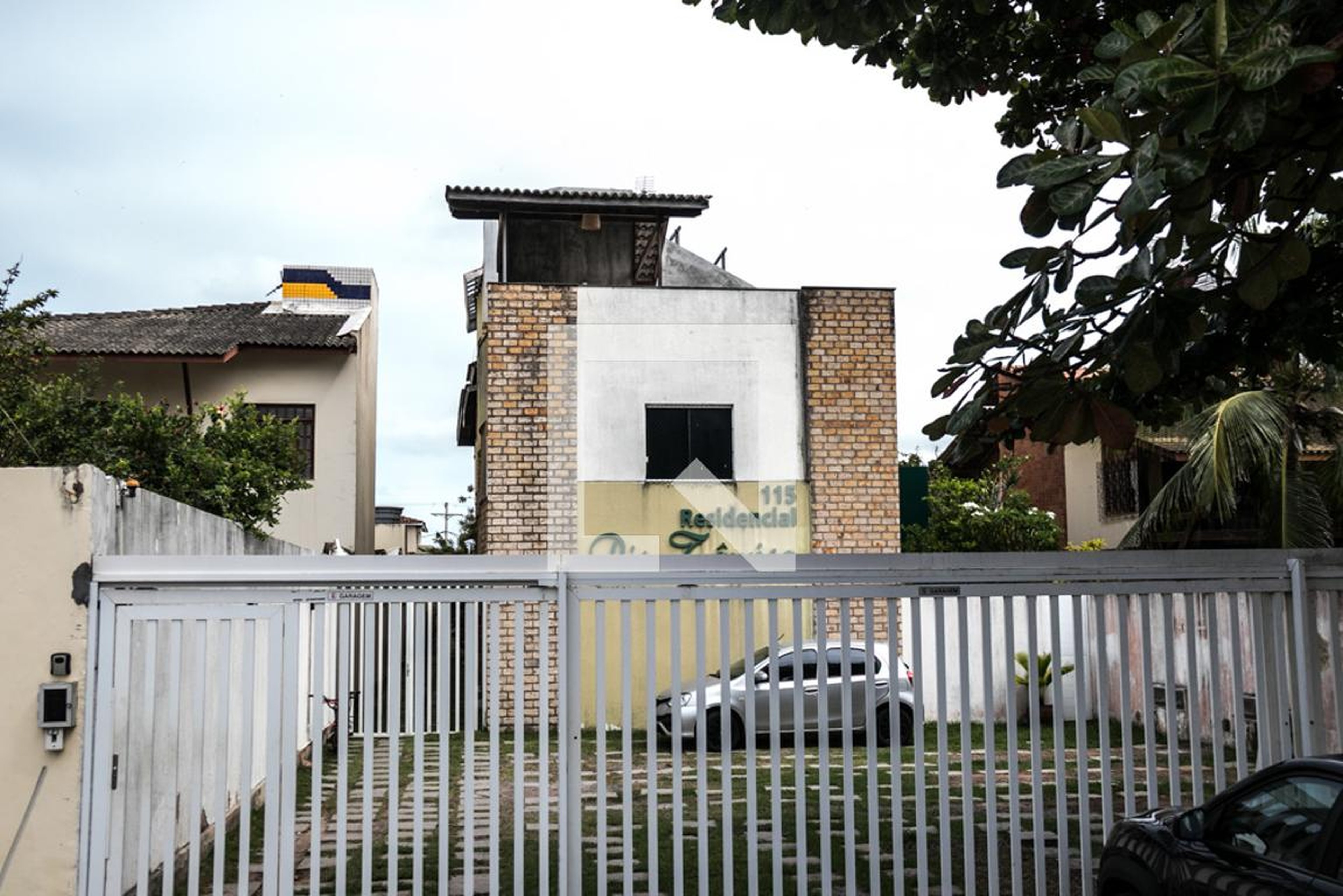 Fachada Condomínio em Rua Hamilton Drumond Frank, 115