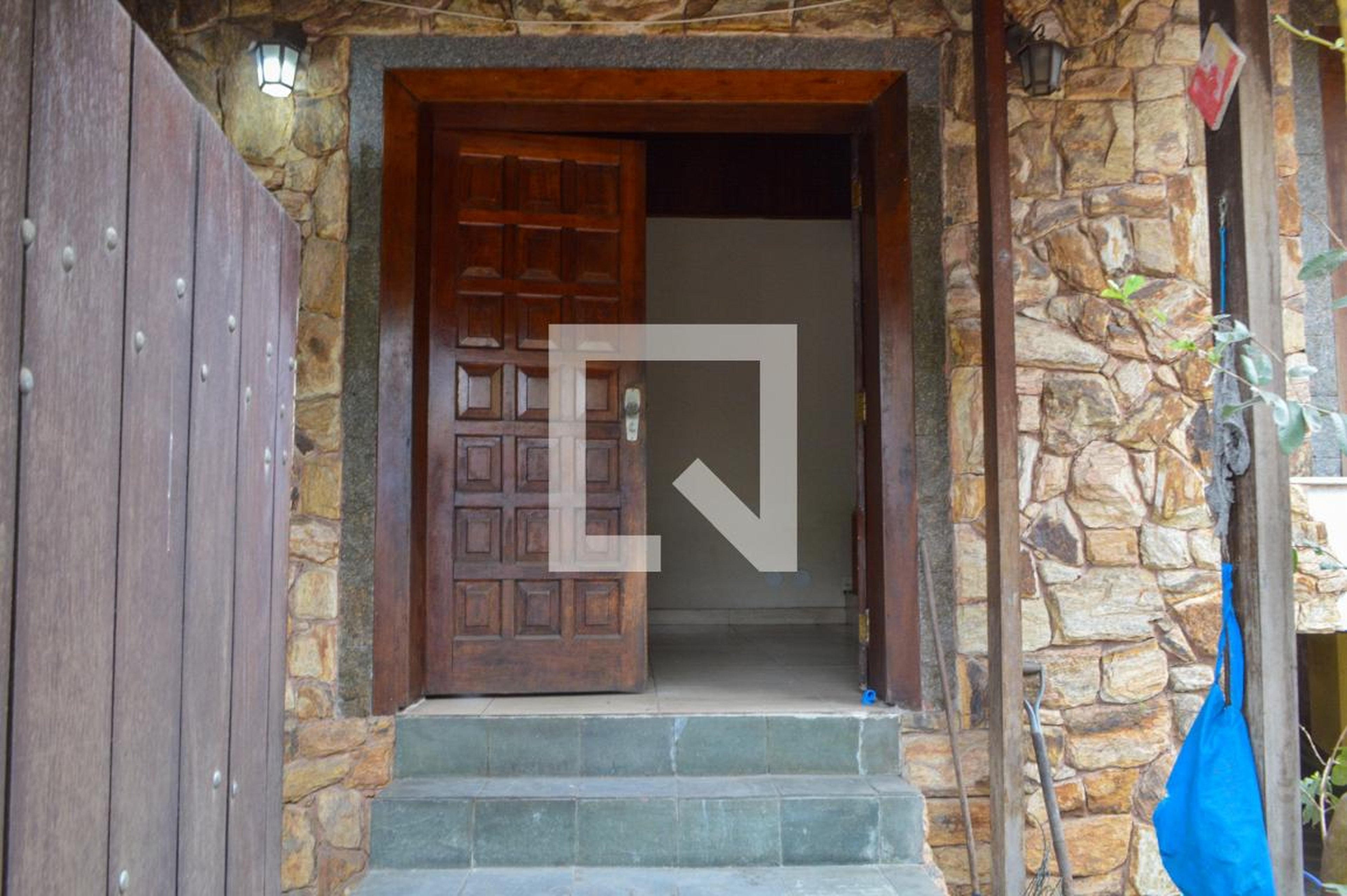 Entrada Condomínio em Rua Lídio de Souza, 26