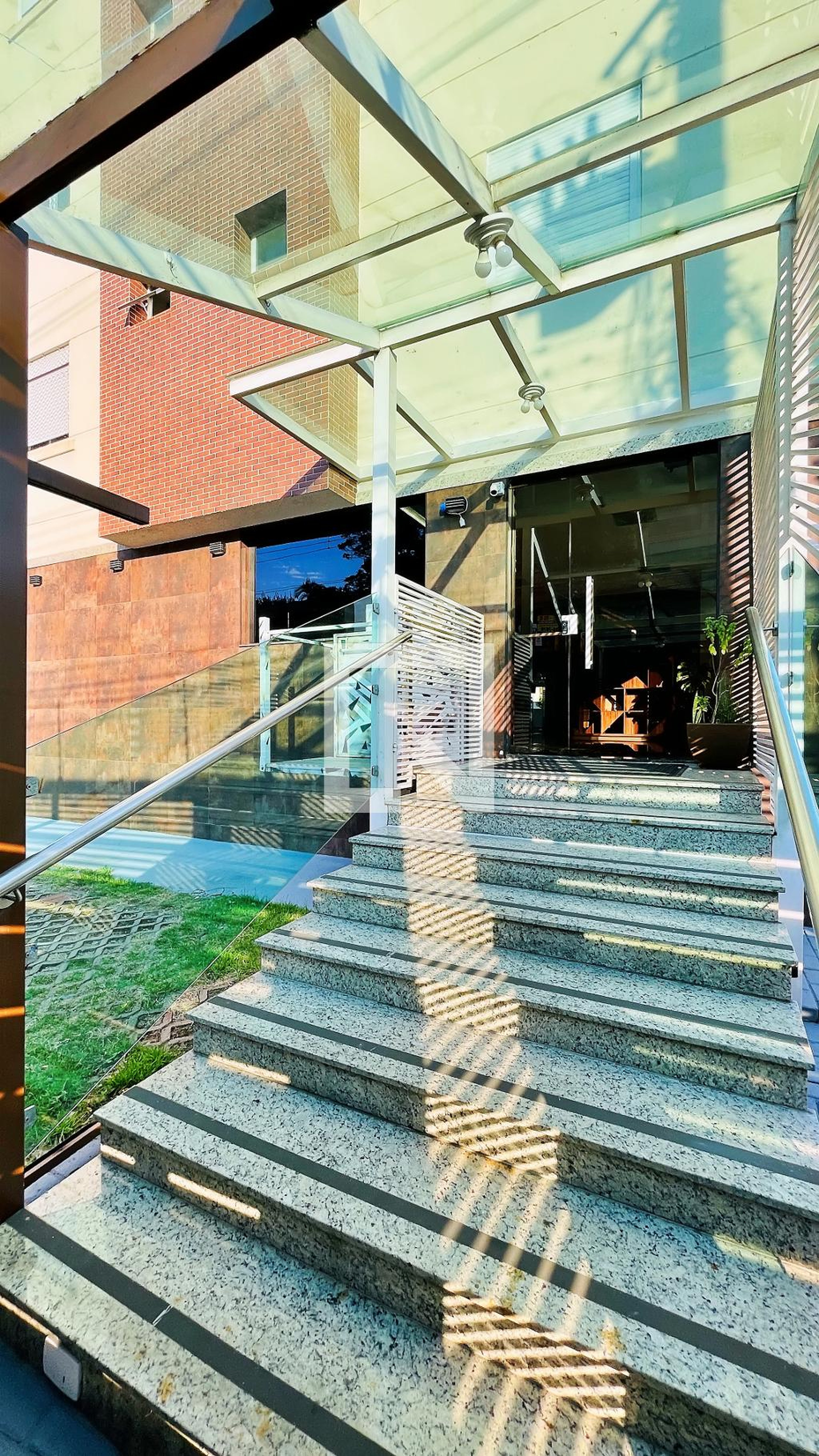 Entrada Condomínio em Rua Doutor Solon Fernandes, 83