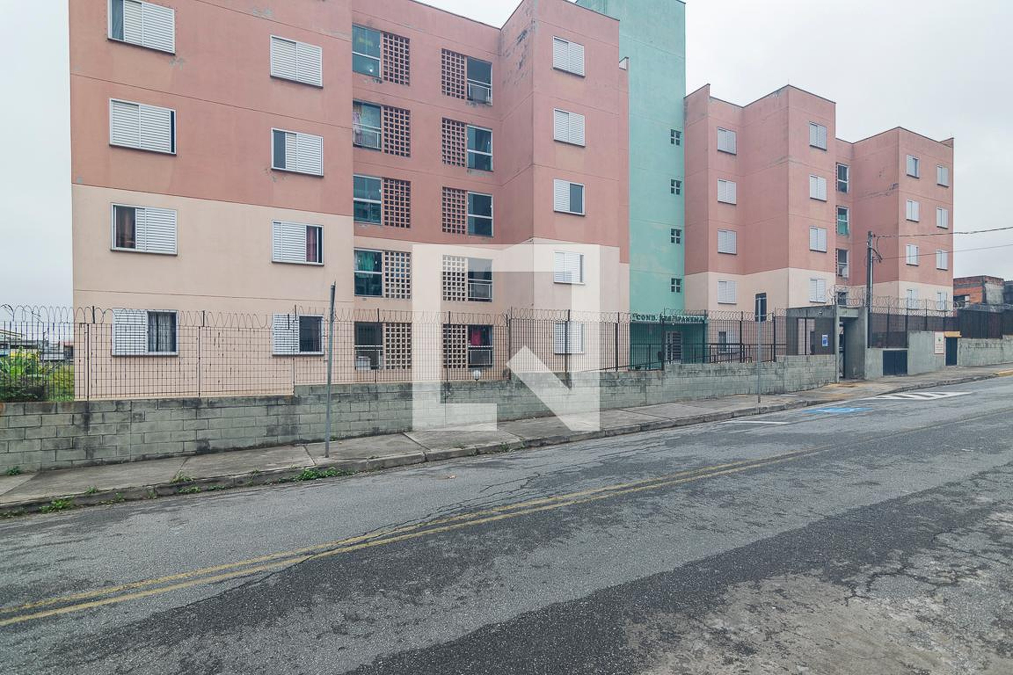 Fachada Condomínio em Rua Amélia Rodrigues, 250