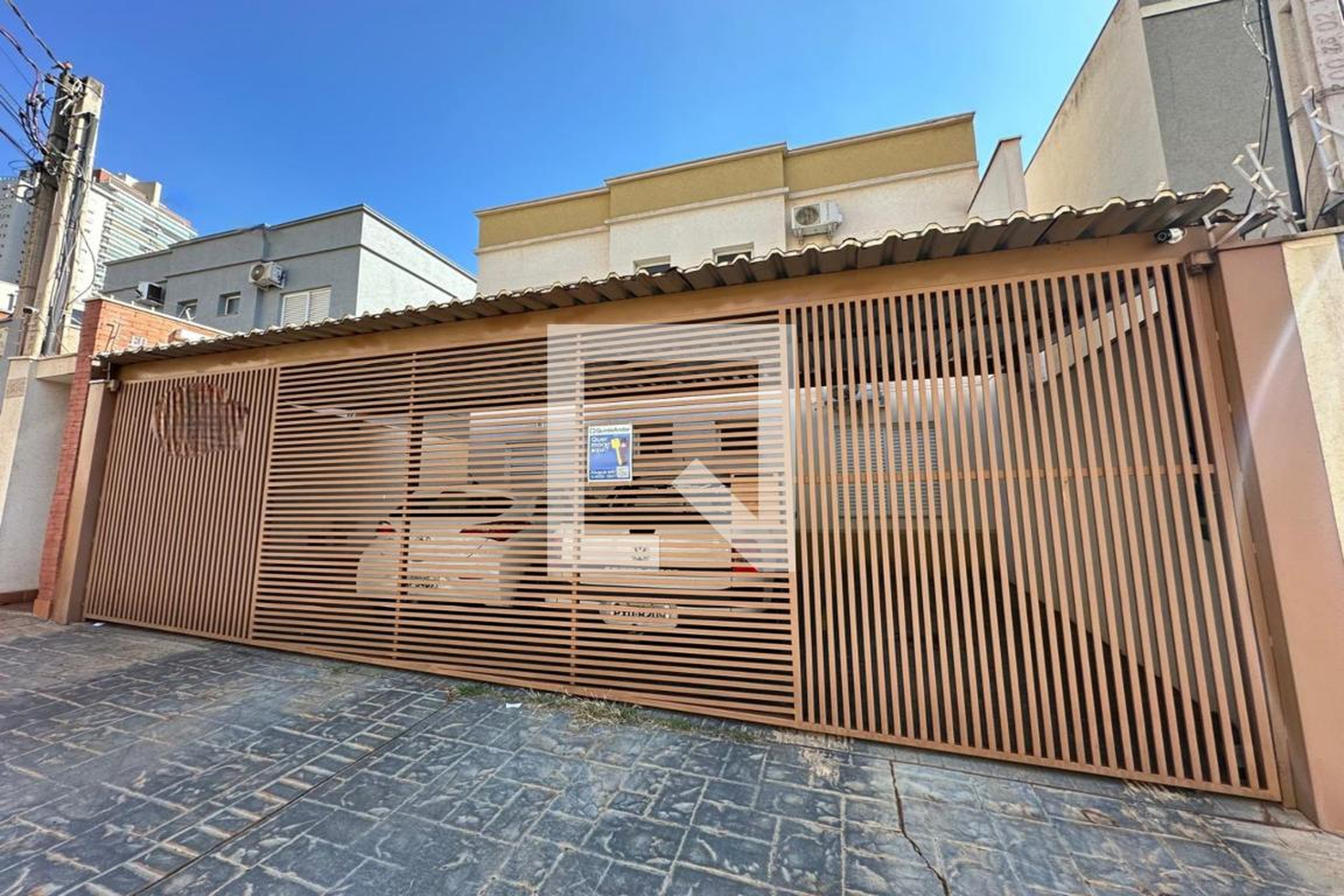 Fachada Condomínio em Rua Wanda Bastos Santiago, 336