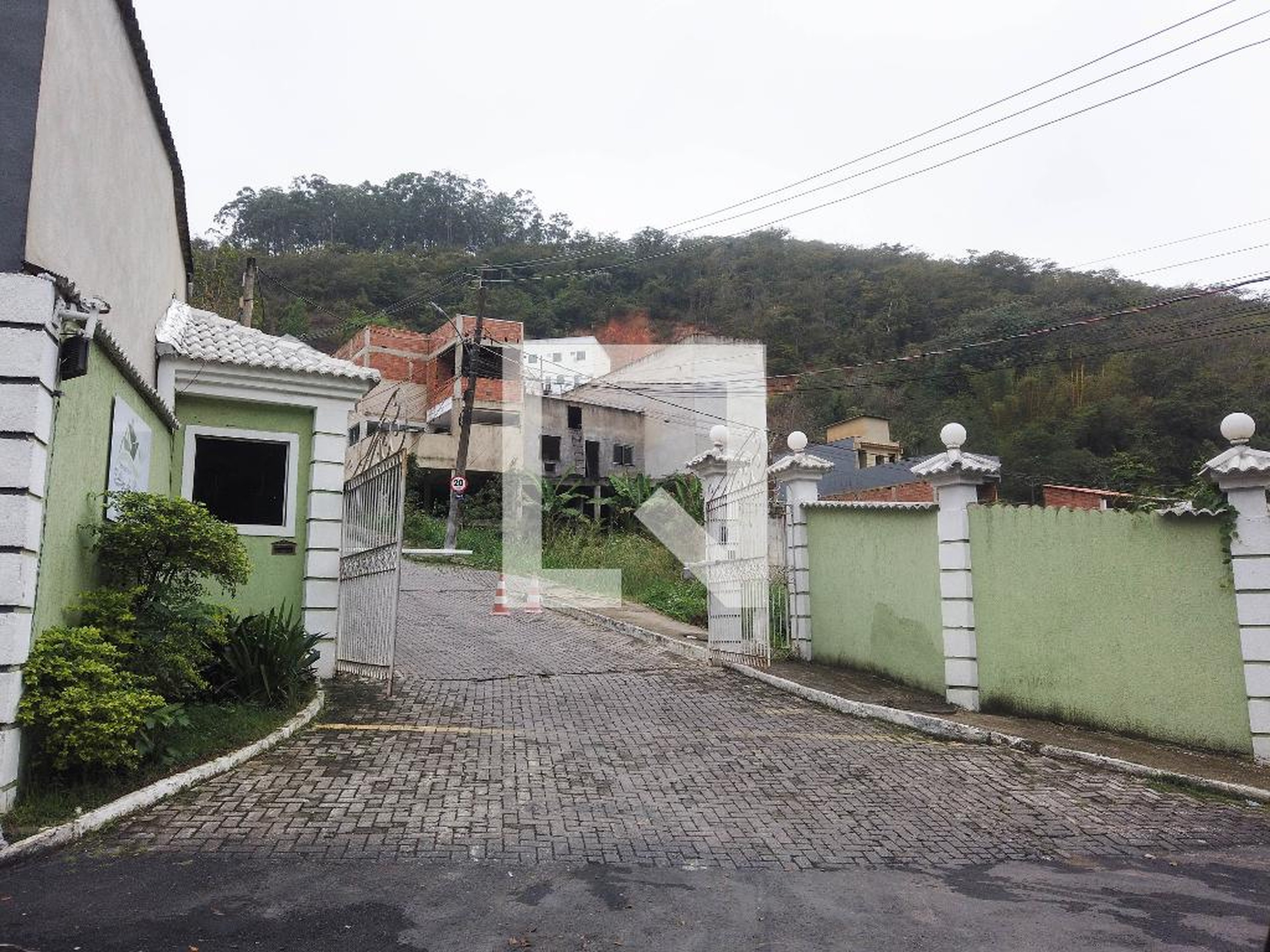 Fachada do Condomínio Condomínio em Estrada da Boiúna, 1