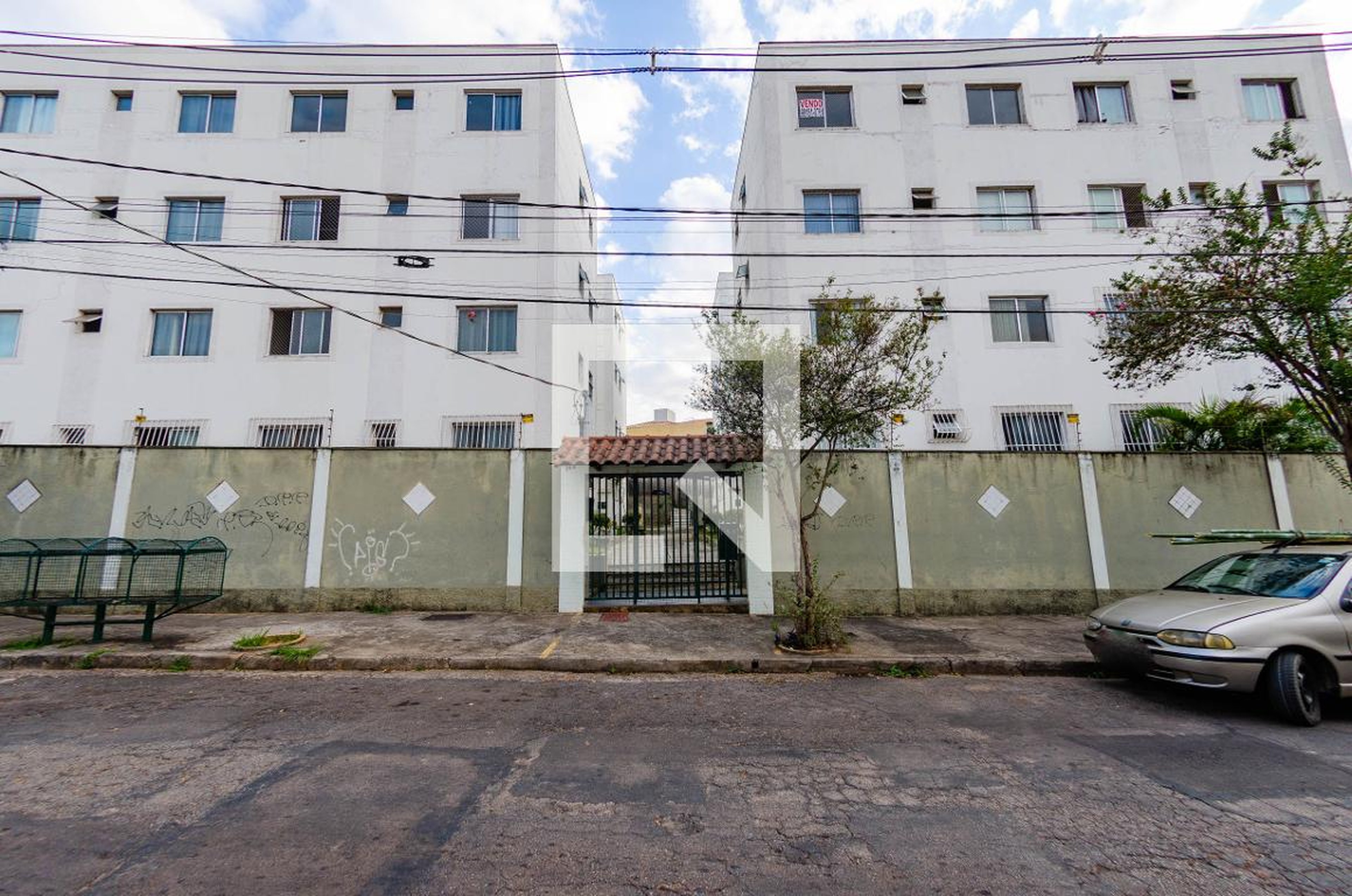 Fachada Condomínio em Rua Professor Carlos Tunes, 140