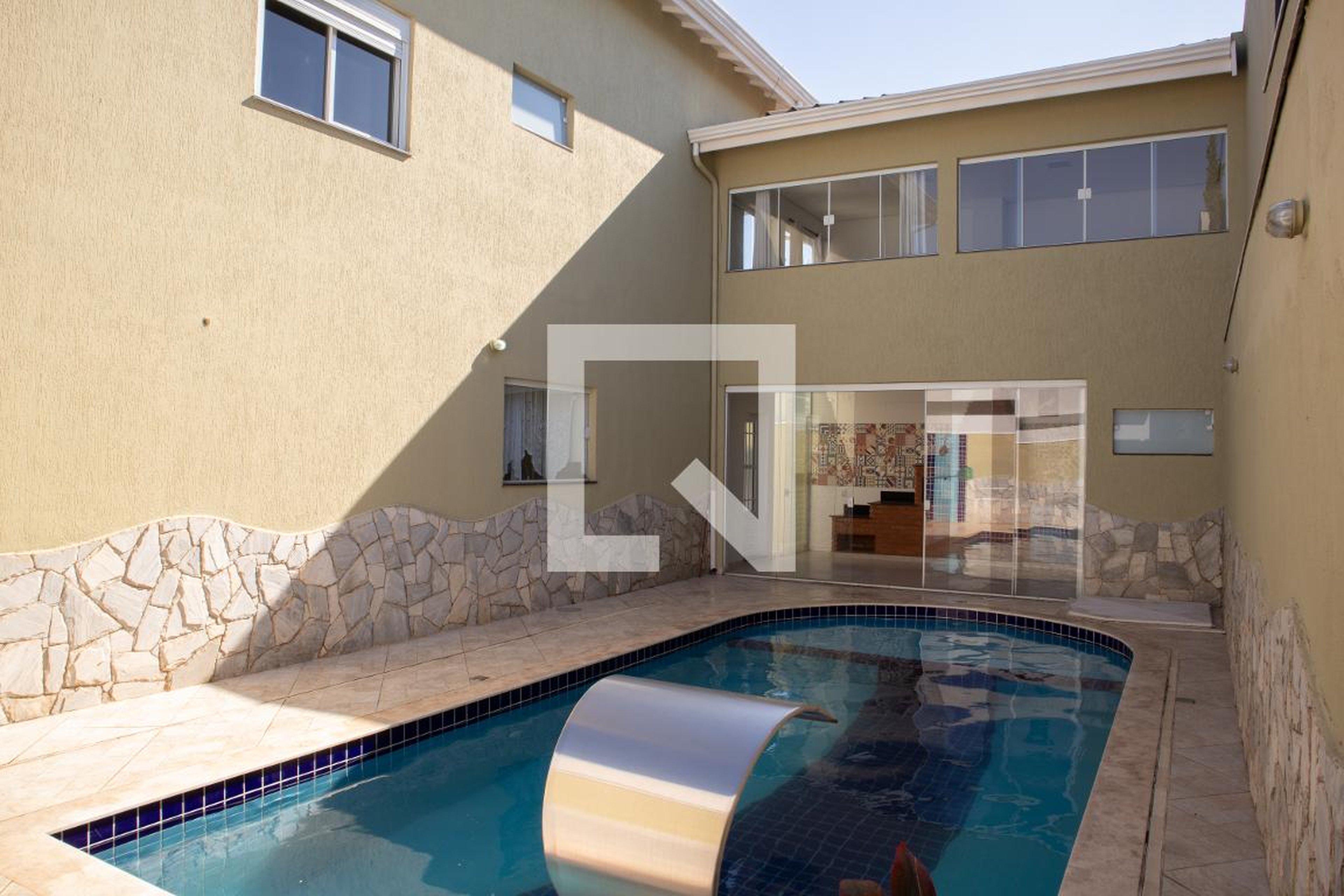 Piscina Condomínio em Rua Hungria, 125