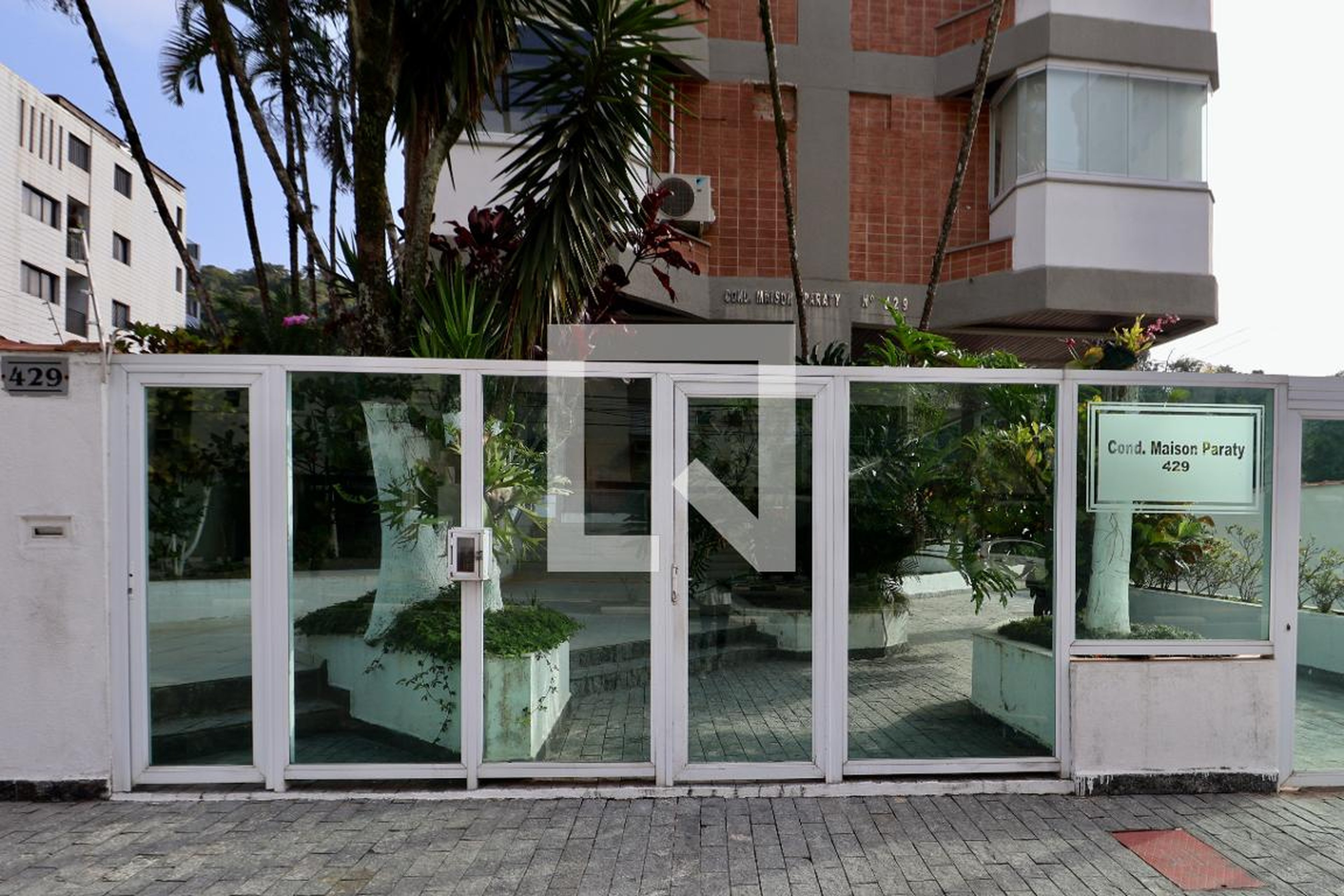 Fachada Condomínio em Avenida dos Caiçaras, 429