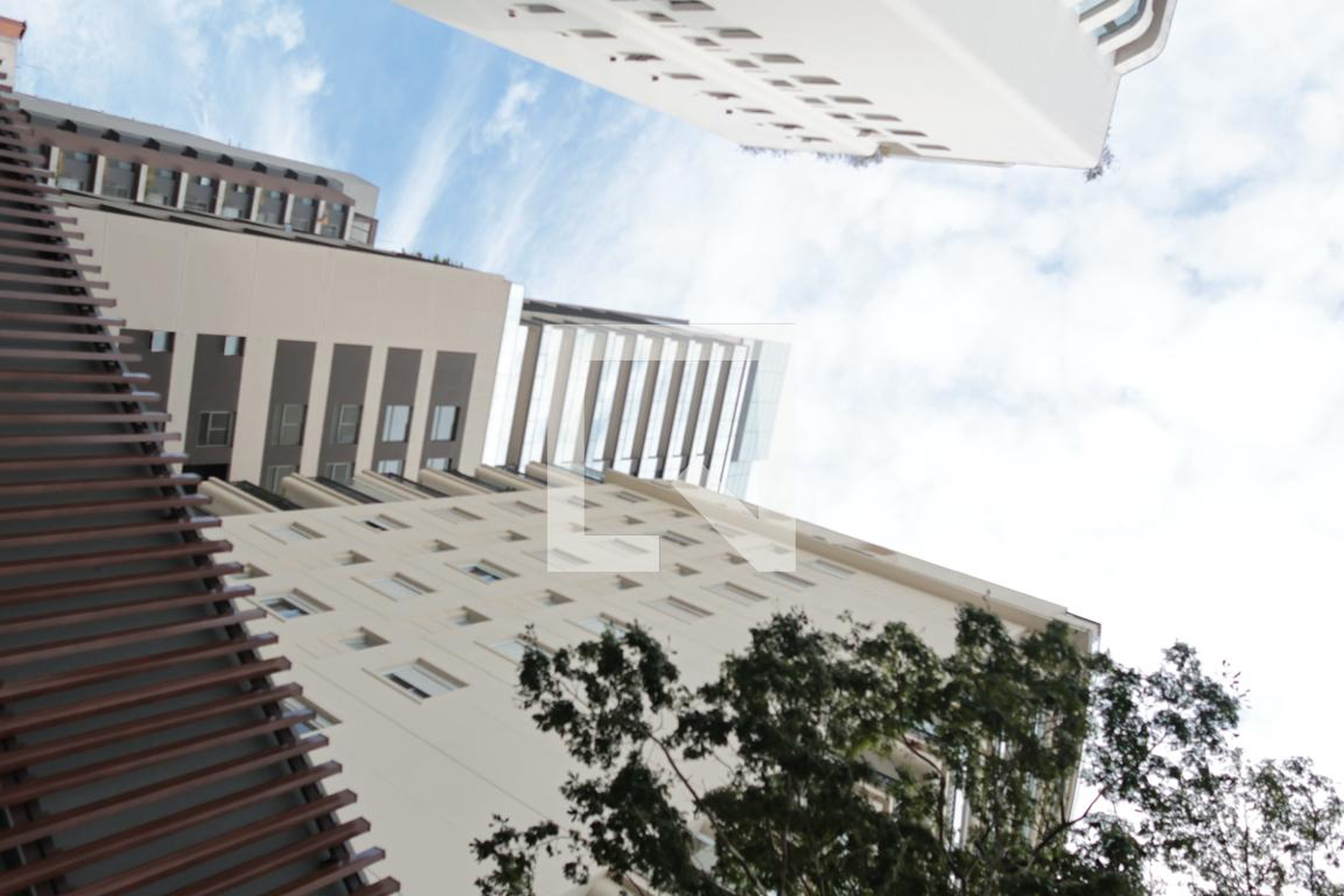 Fachada Condomínio em Rua Professor Filadelfo Azevedo, 161