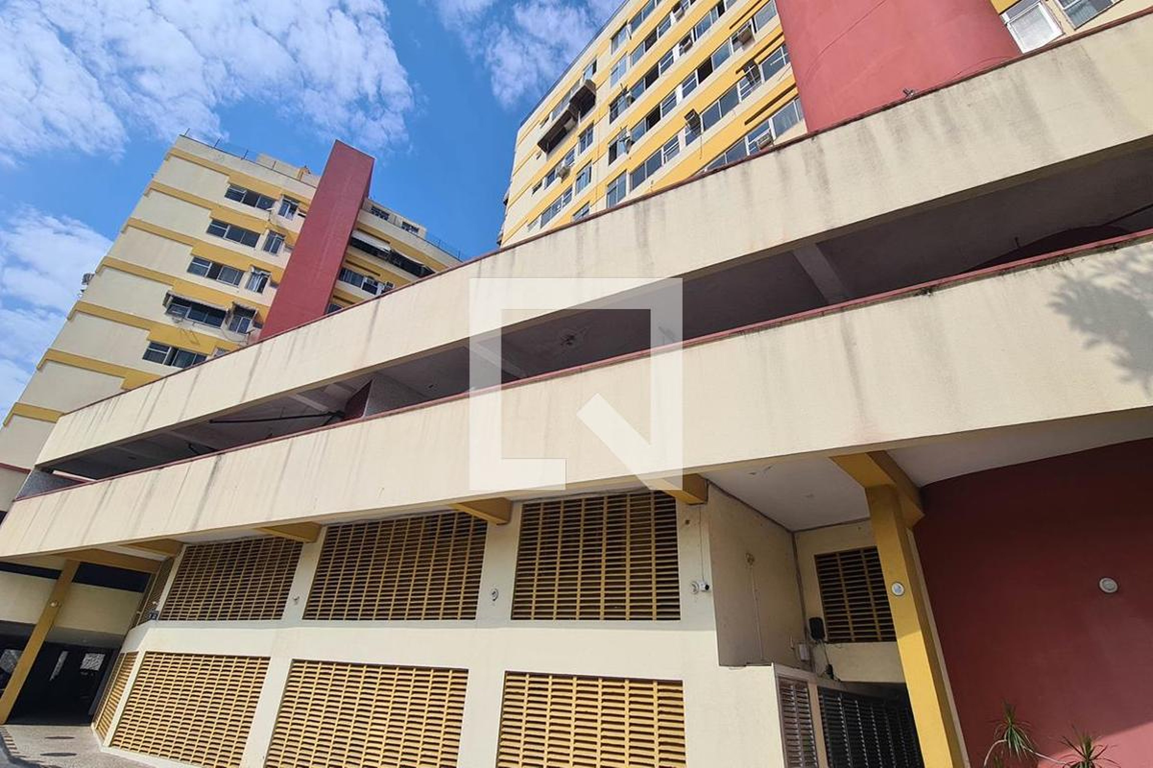 Fachada do Condomínio Edifício Domingos Lopes