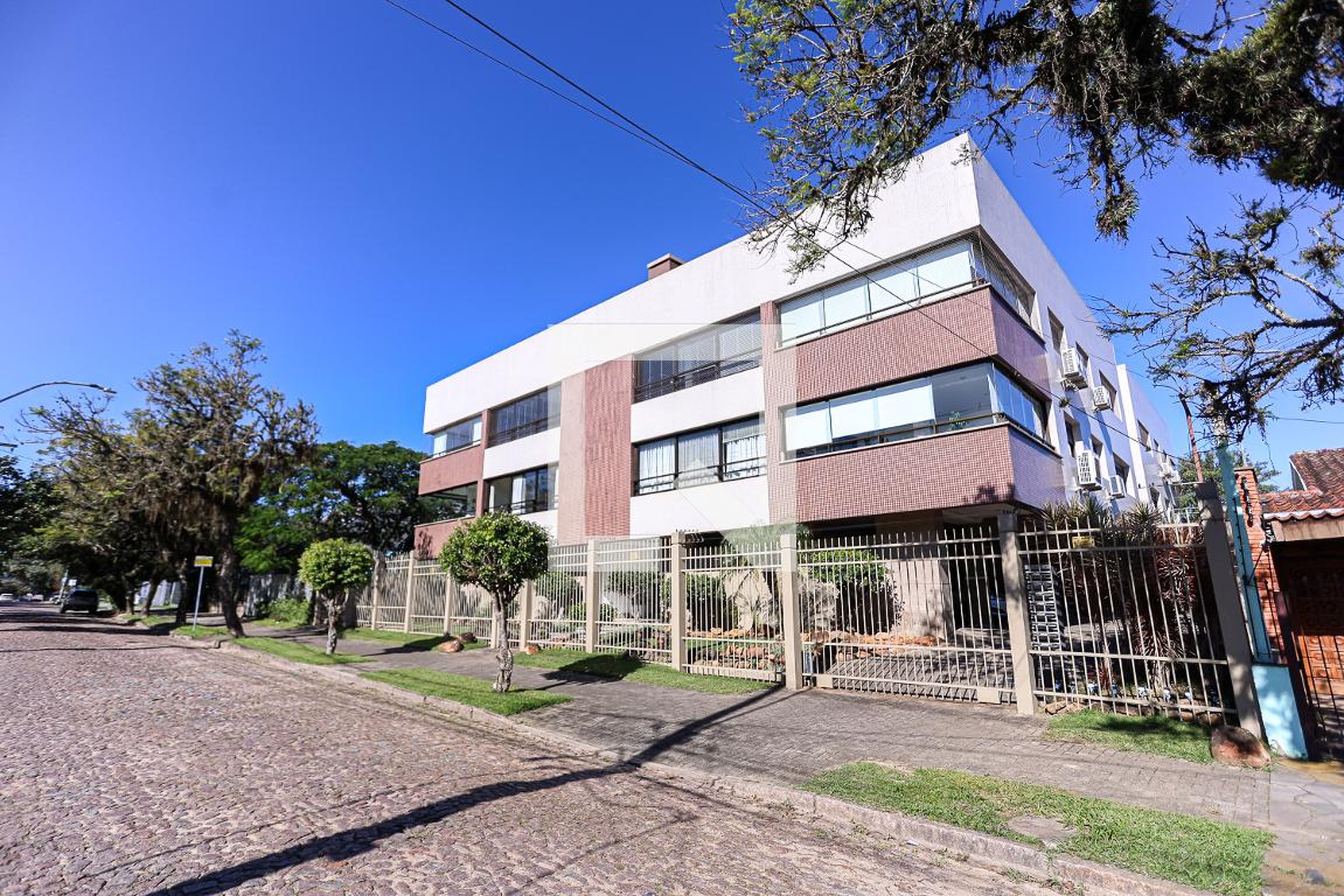 Fachada Condomínio em Avenida Pereira Passos, 953