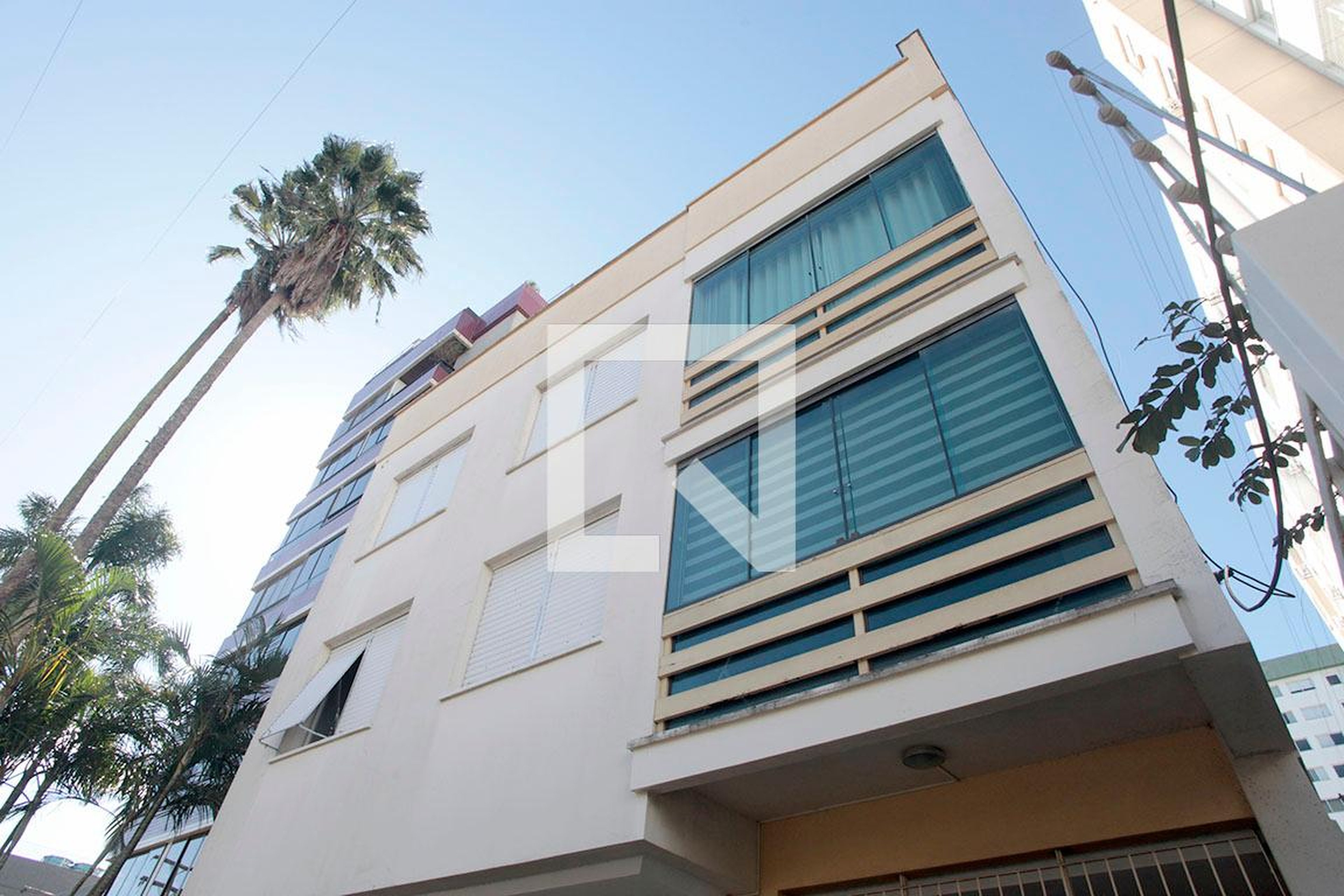 Fachada Condomínio em Rua São Luís, 1092