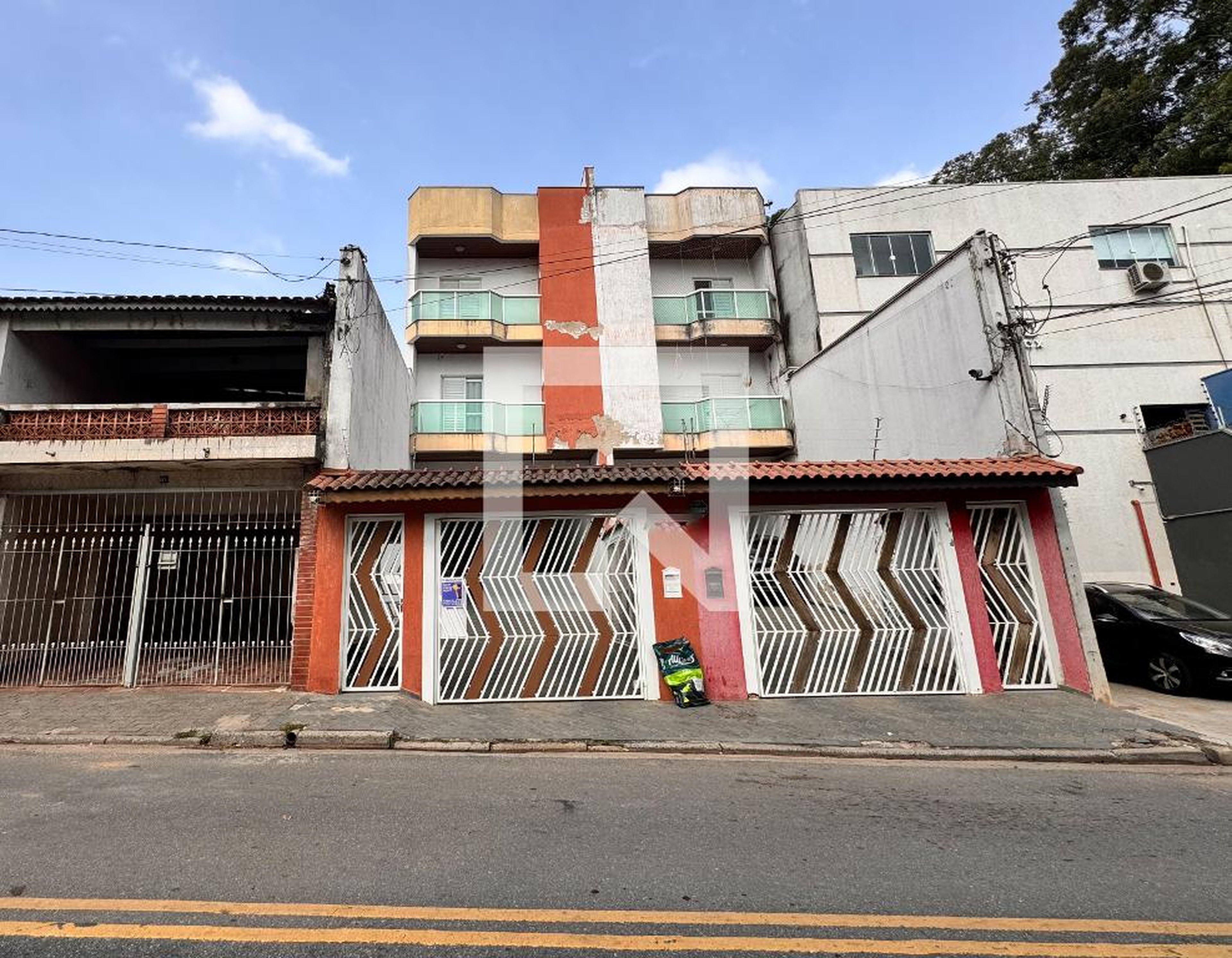 Fachada Condomínio em Rua Grã-Bretanha, 483