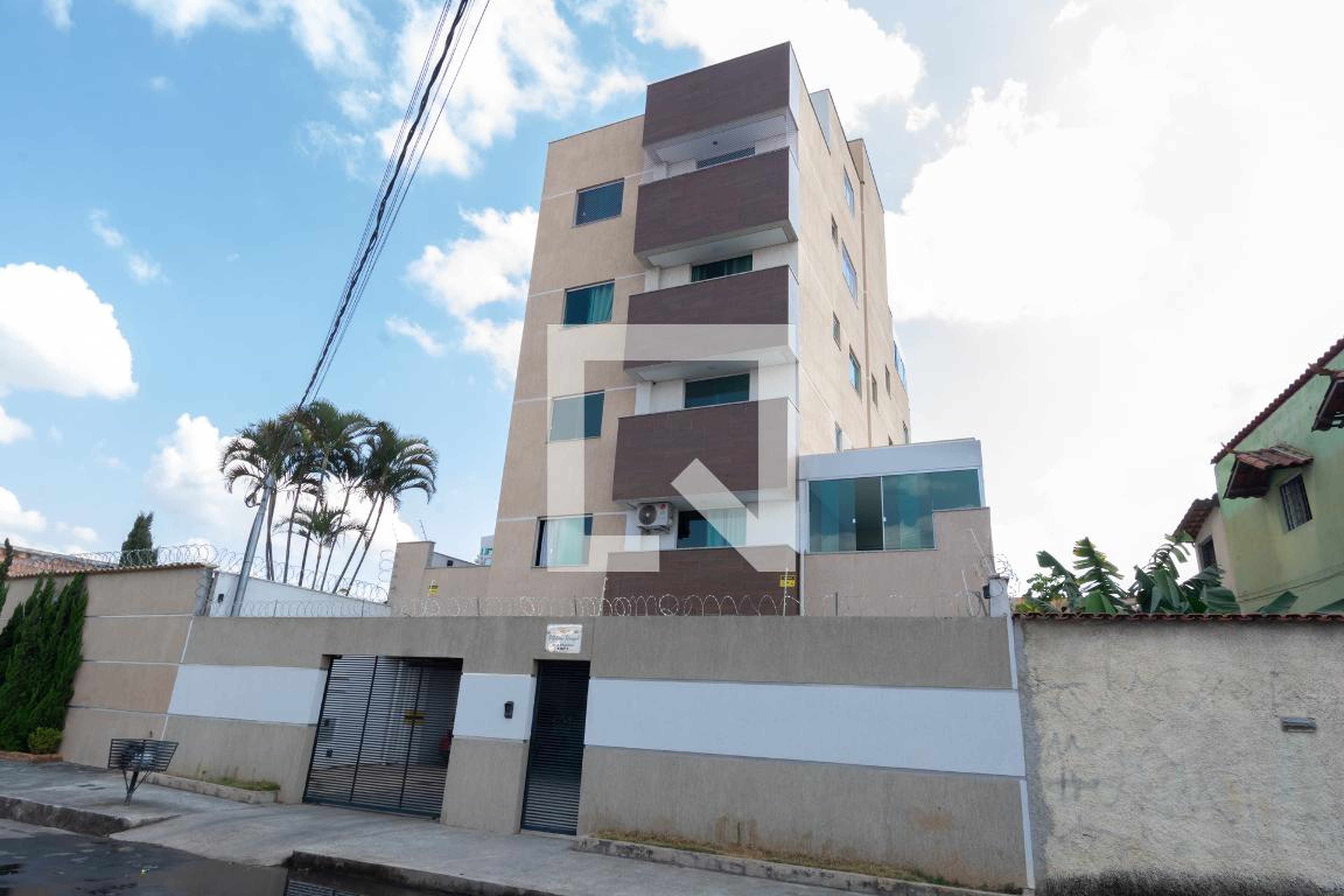 Fachada Condomínio em Rua Mojoara, 1081