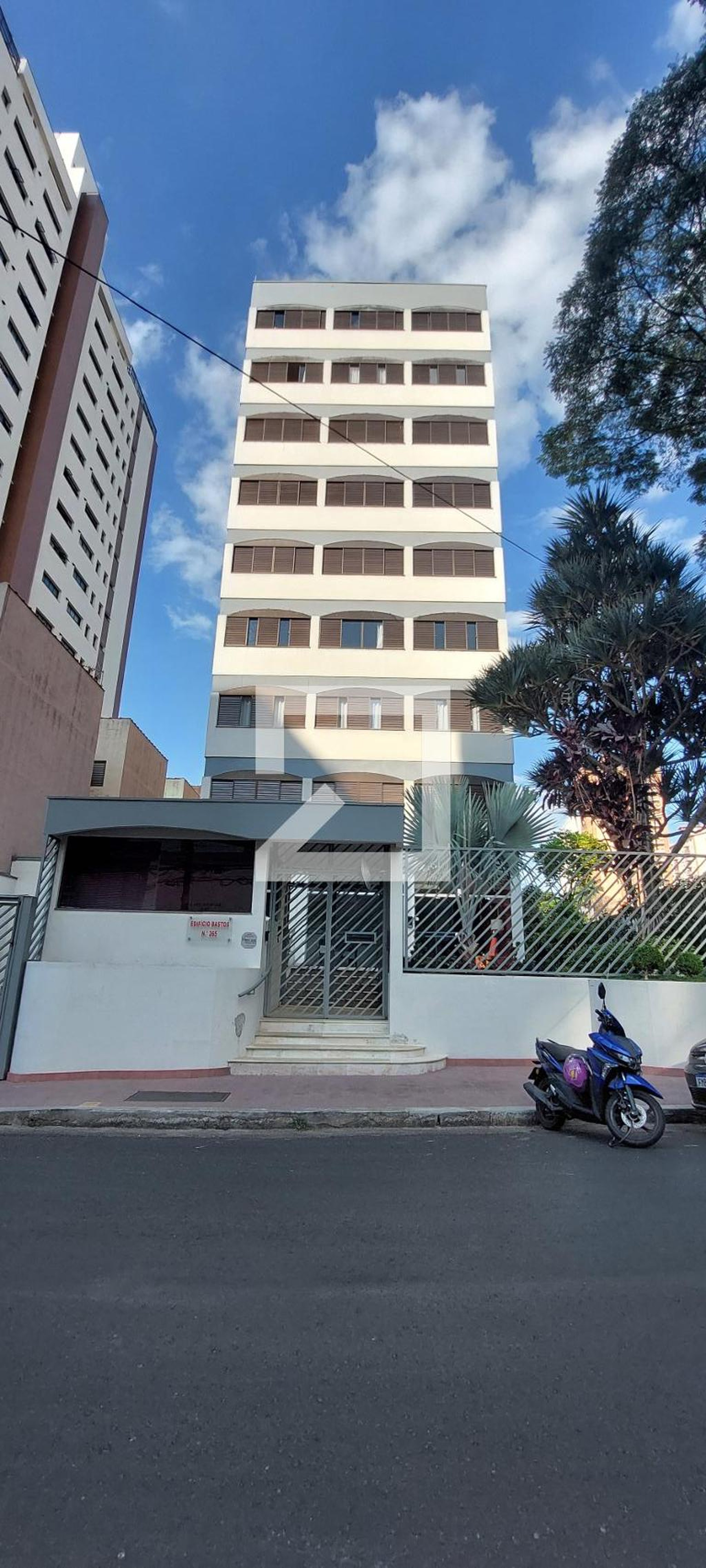 Fachada Condomínio em Rua Antônio Bastos, 265