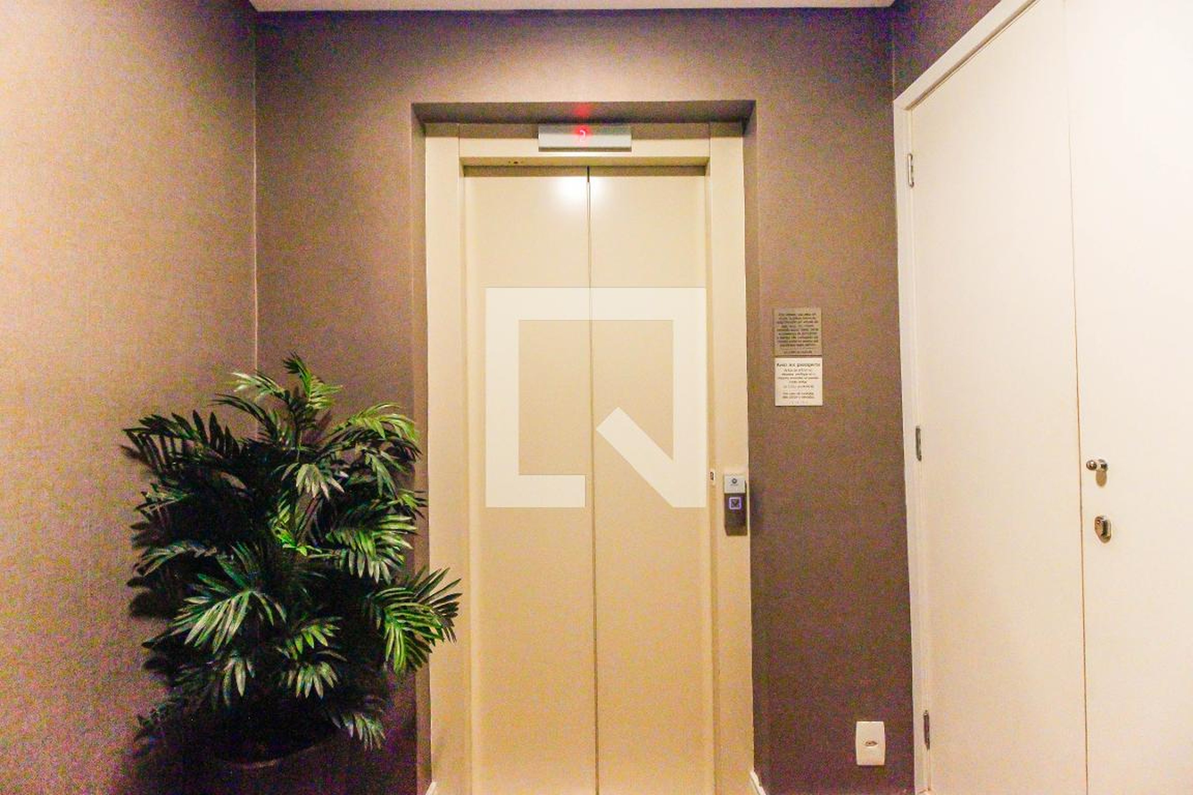 Elevador - The Gardens Seasons