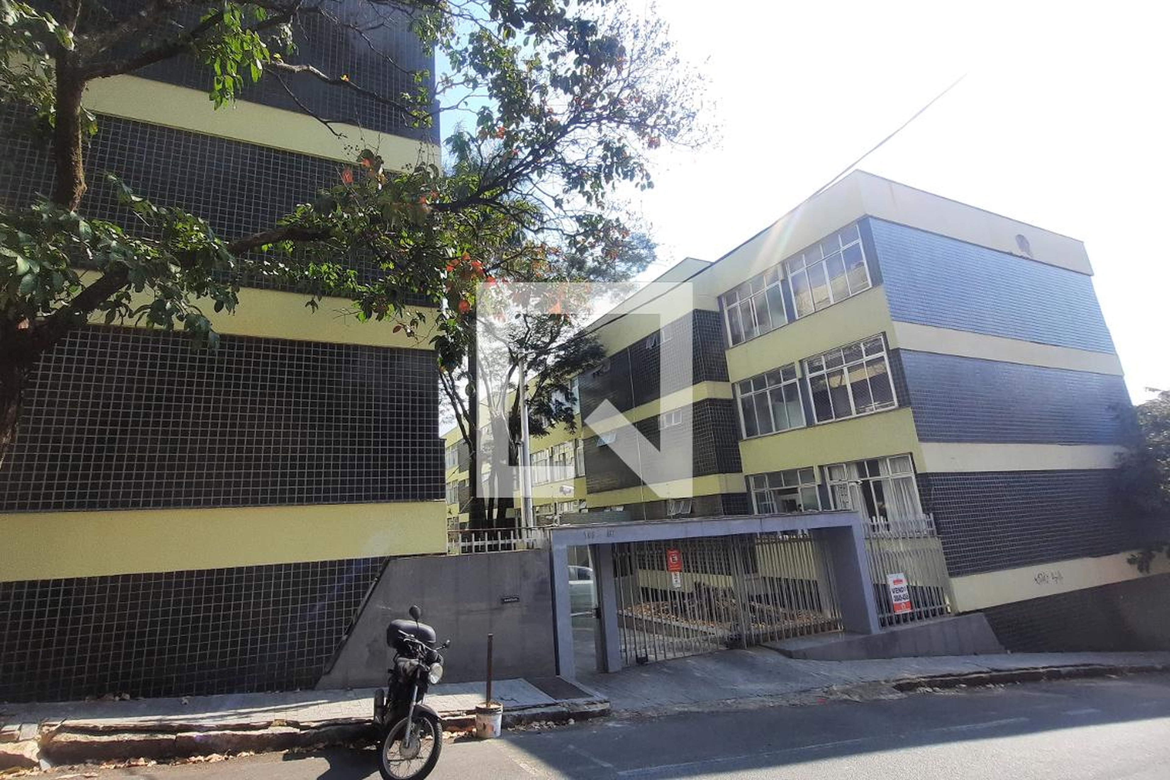 Fachada Condomínio em Rua Ipatinga, 86