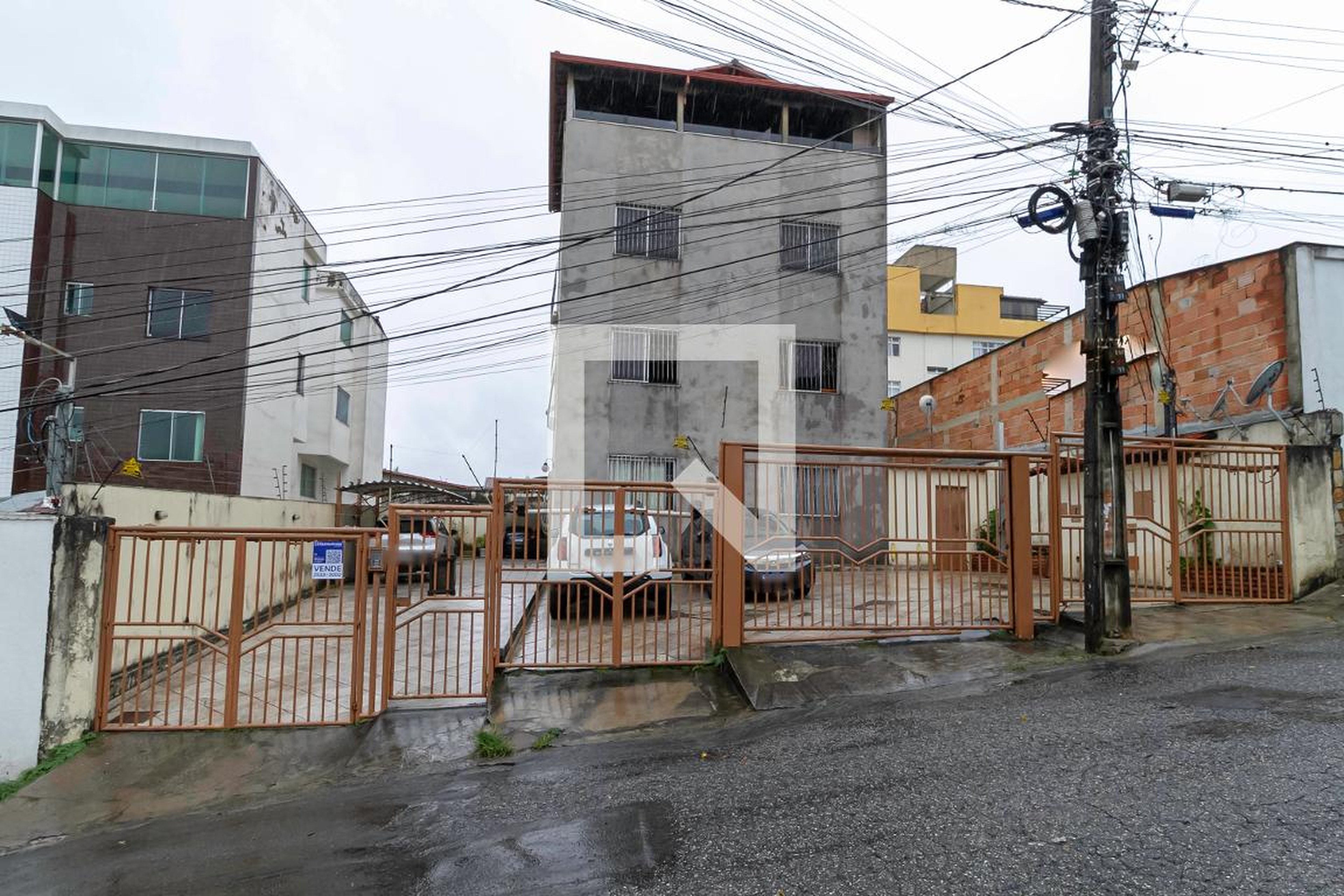 Fachada Condomínio em Rua Viveiros de Castro, 41
