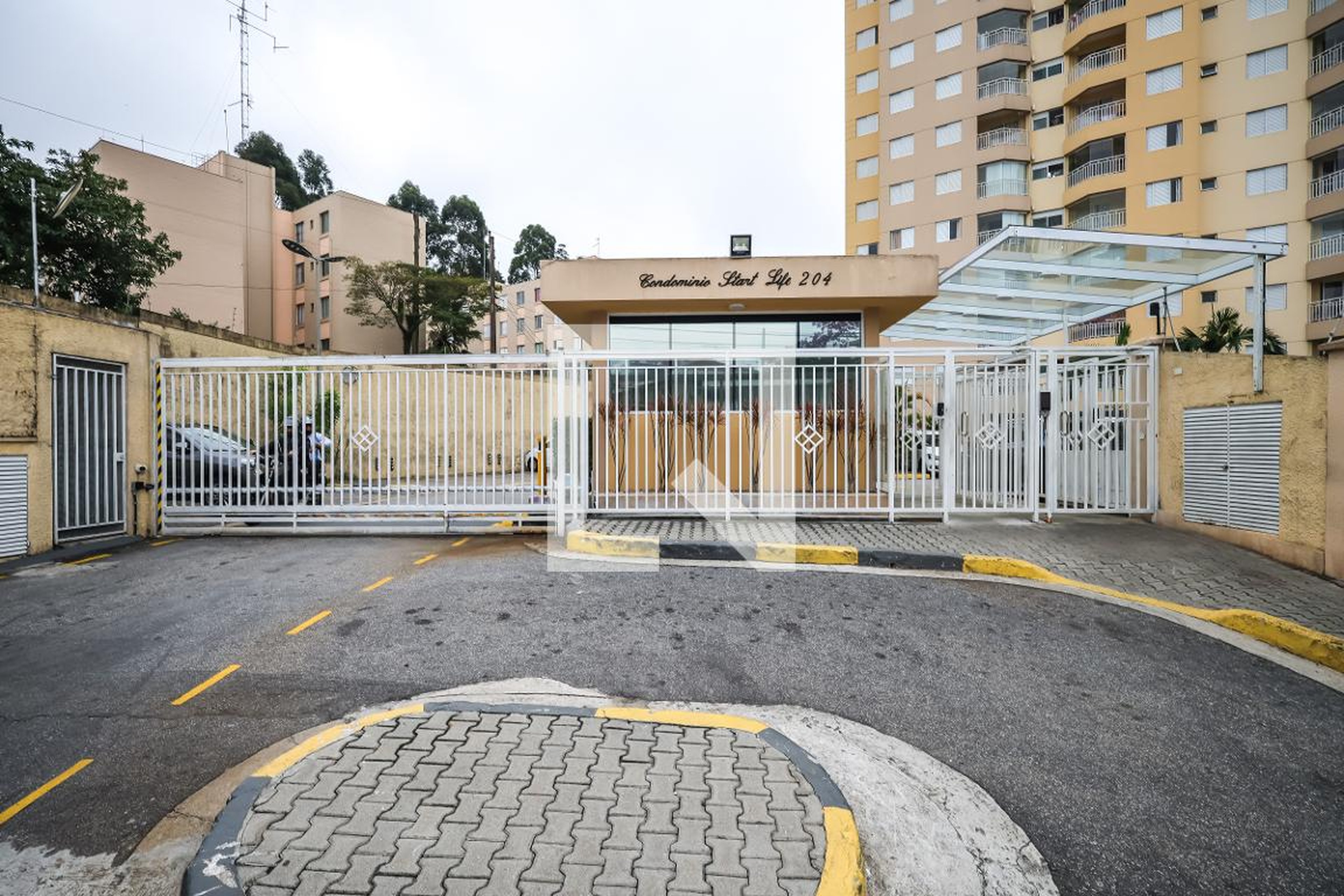 Fachada Condomínio em Rua Padre Jerônimo Vermin, 131