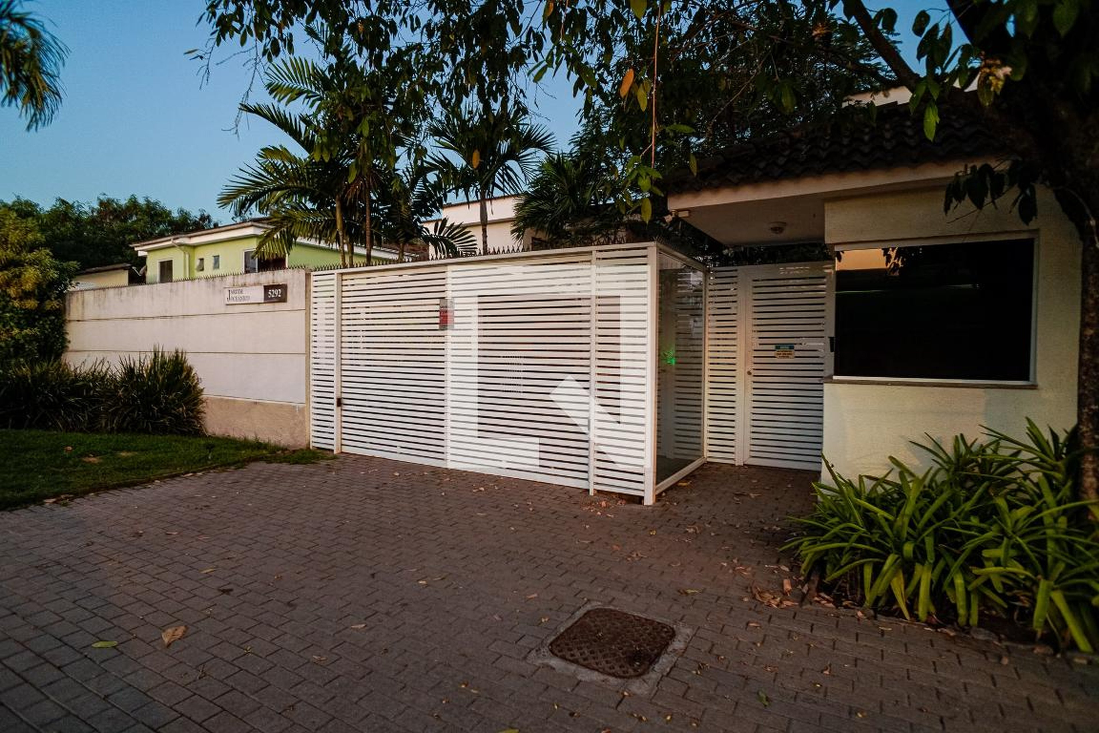 Fachada Condomínio em Avenida Irene Lopes Sodré, 5292