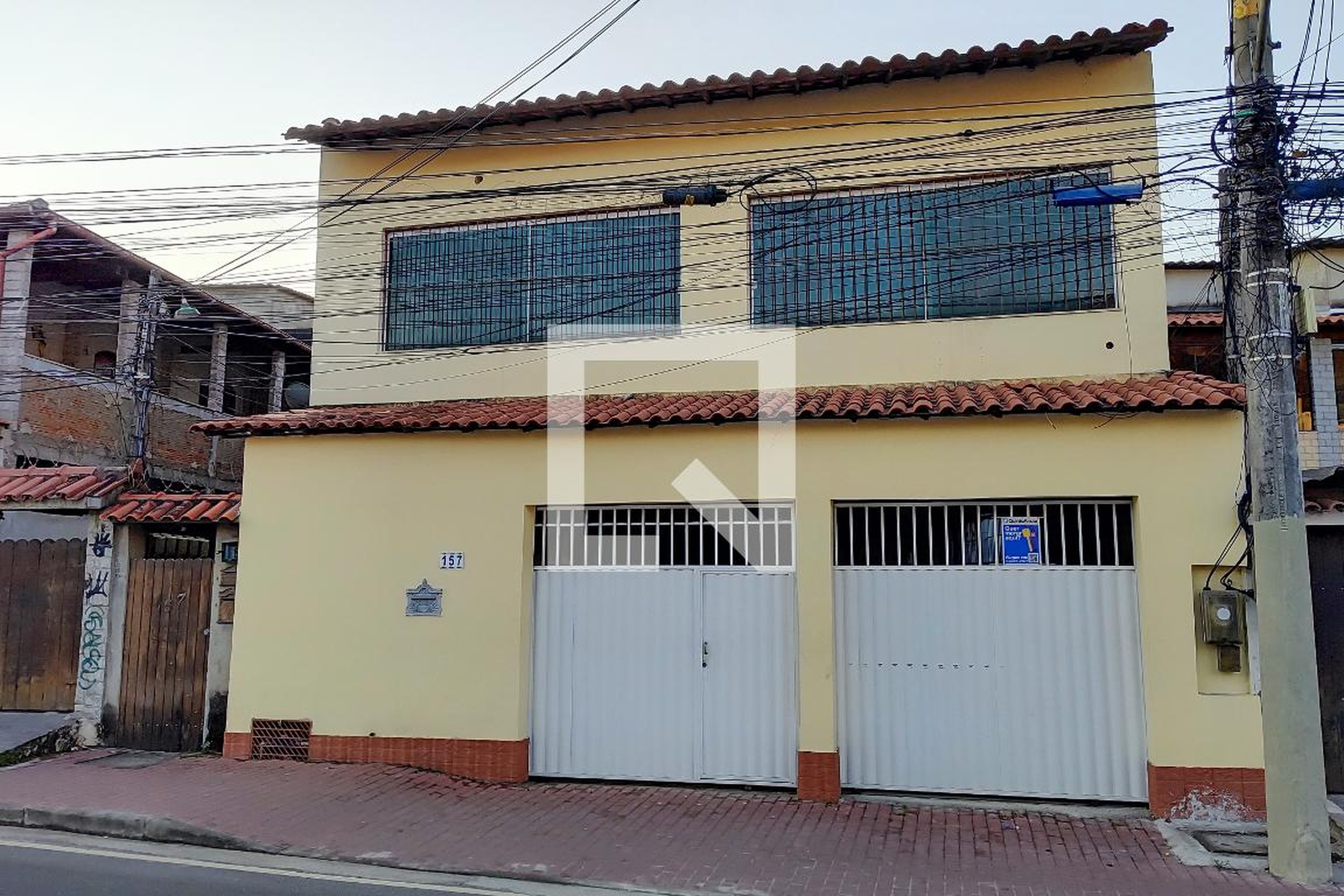 Fachada Condomínio em Rua Jaime de Figueiredo, 157