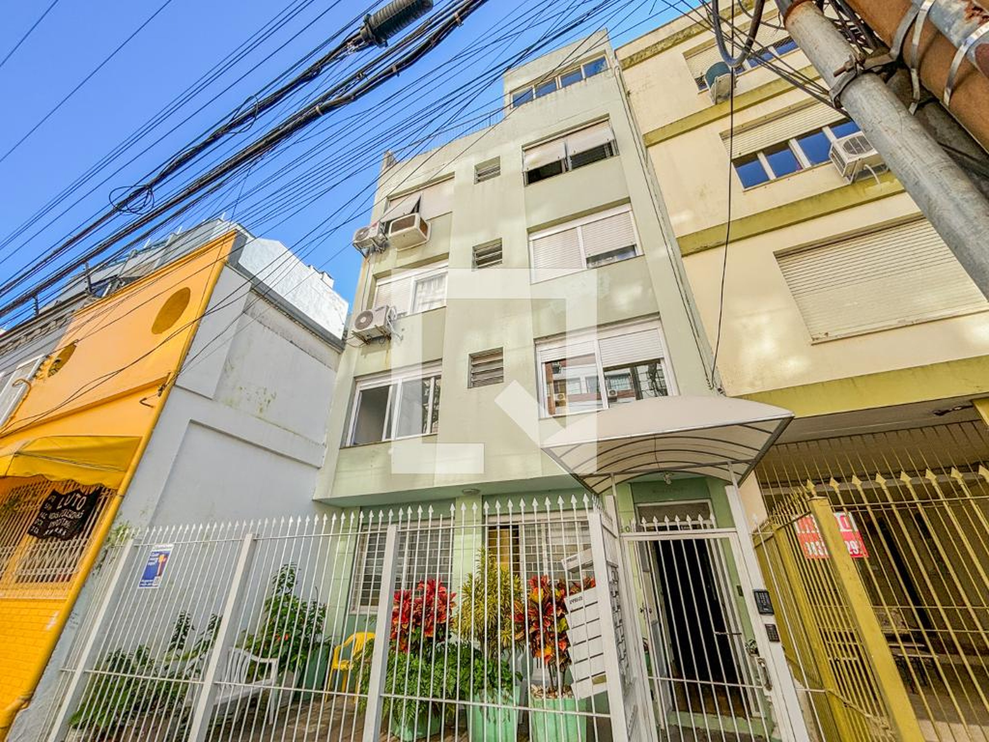 Fachada Condomínio em Rua Demétrio Ribeiro, 490