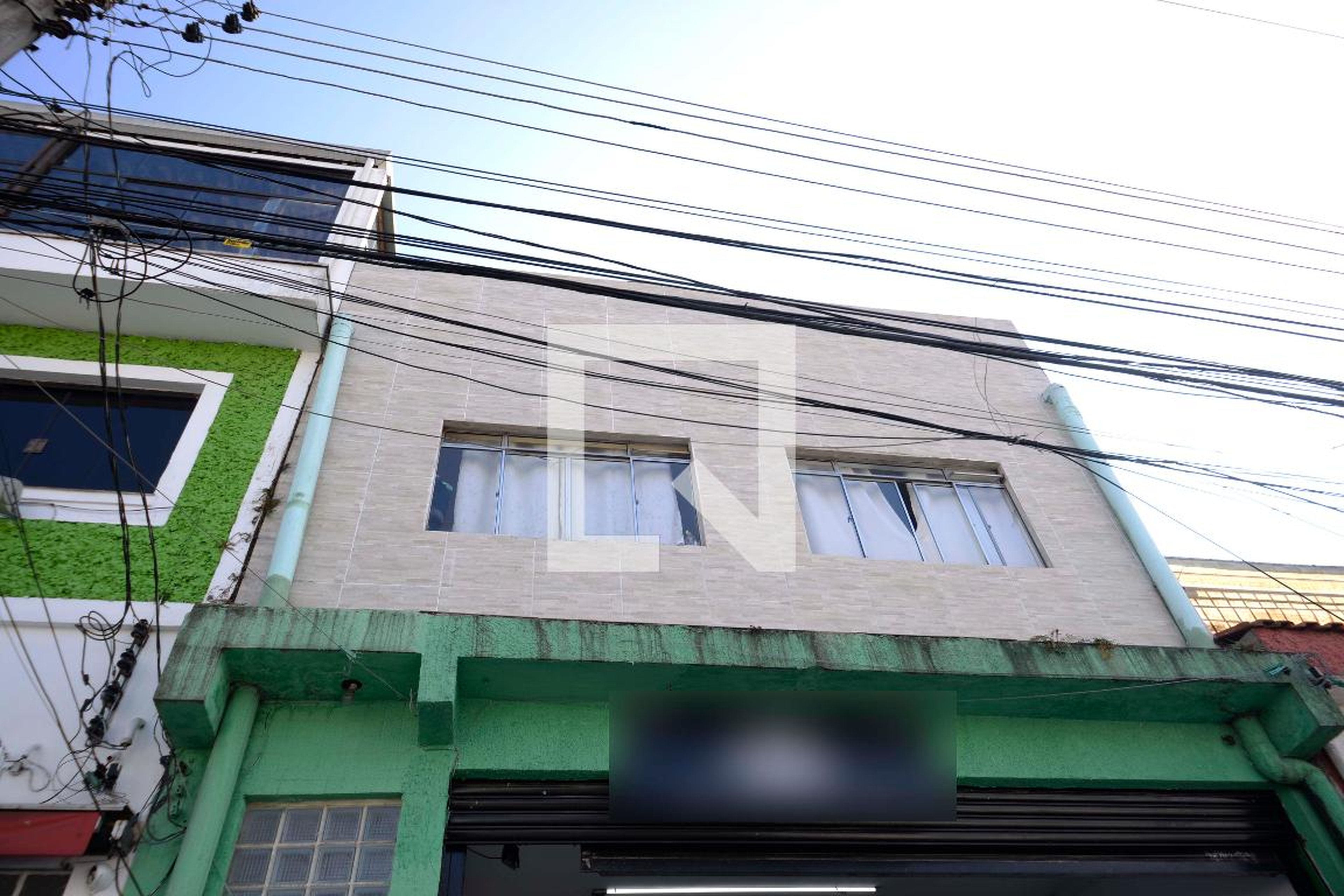 Fachada Condomínio em Rua Labatut, 619