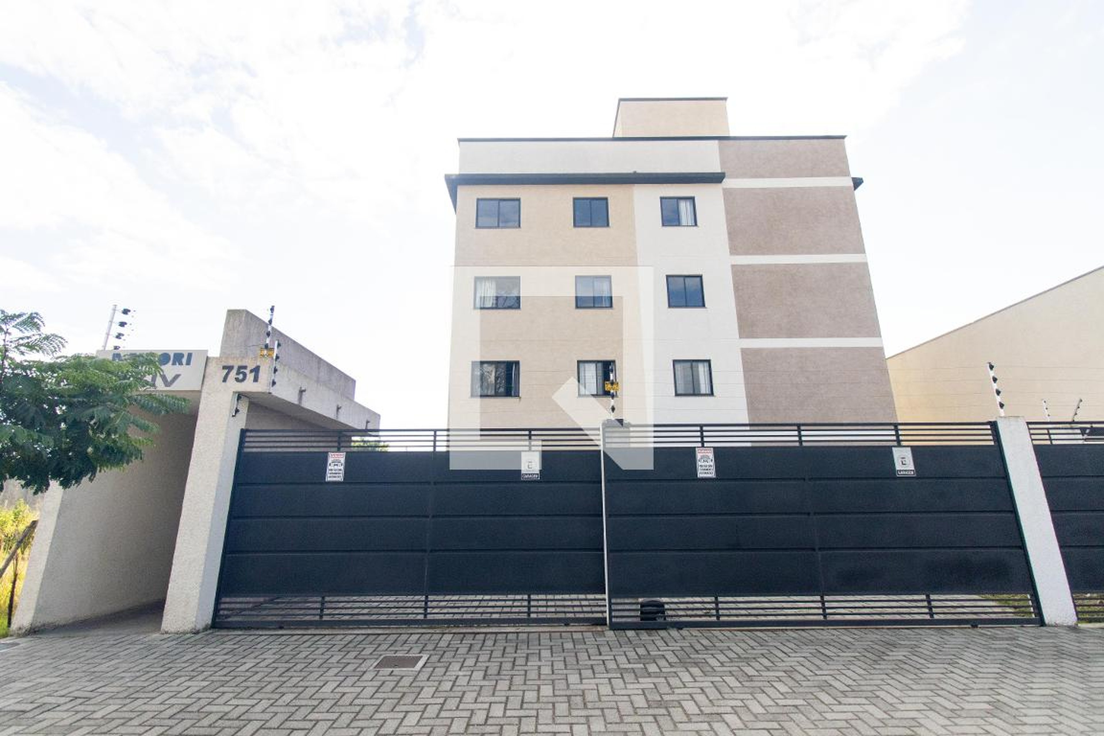 Fachada do Prédio Condomínio em Rua Alfredo Pinto, 751