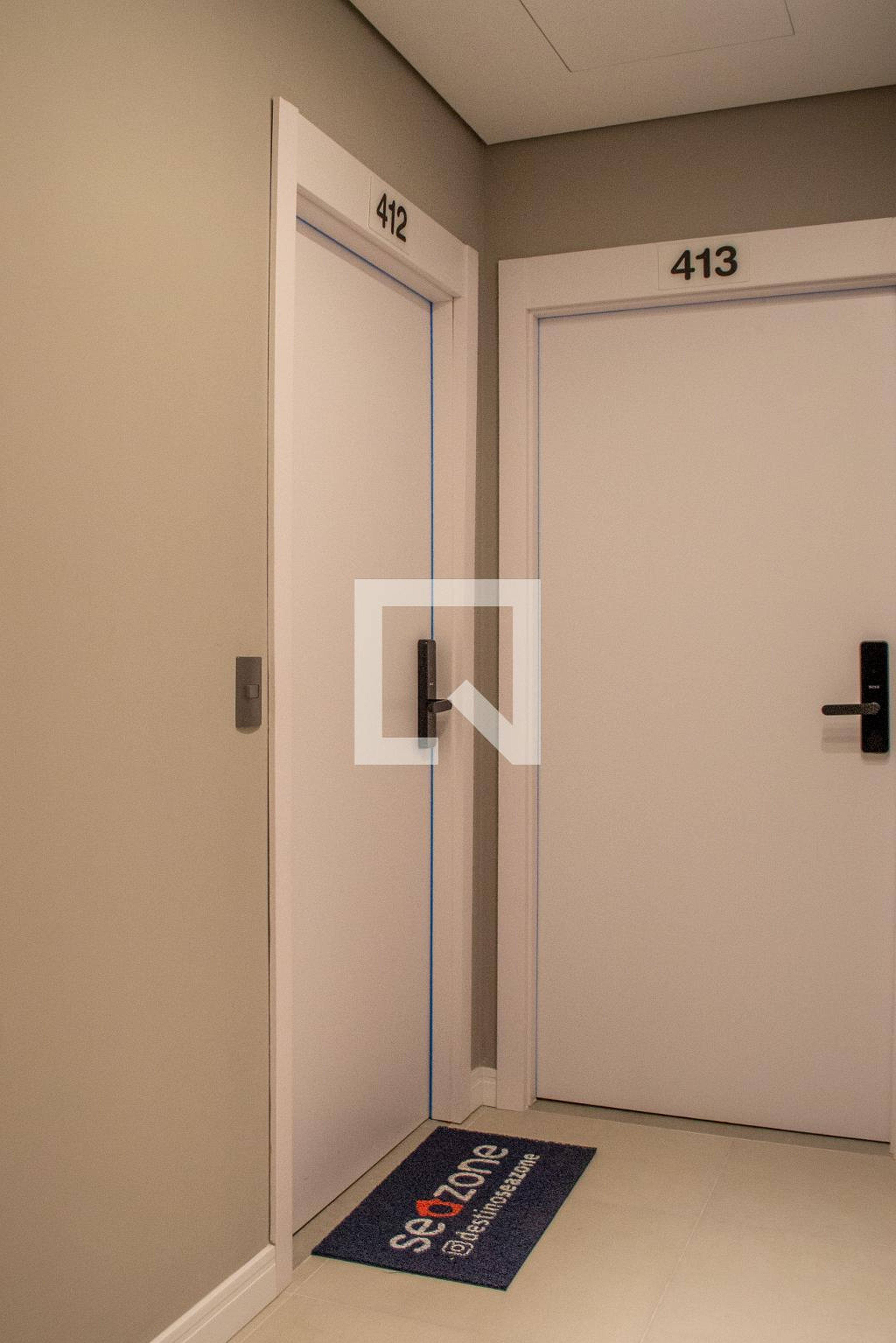 Hall - Infinita Town.Co