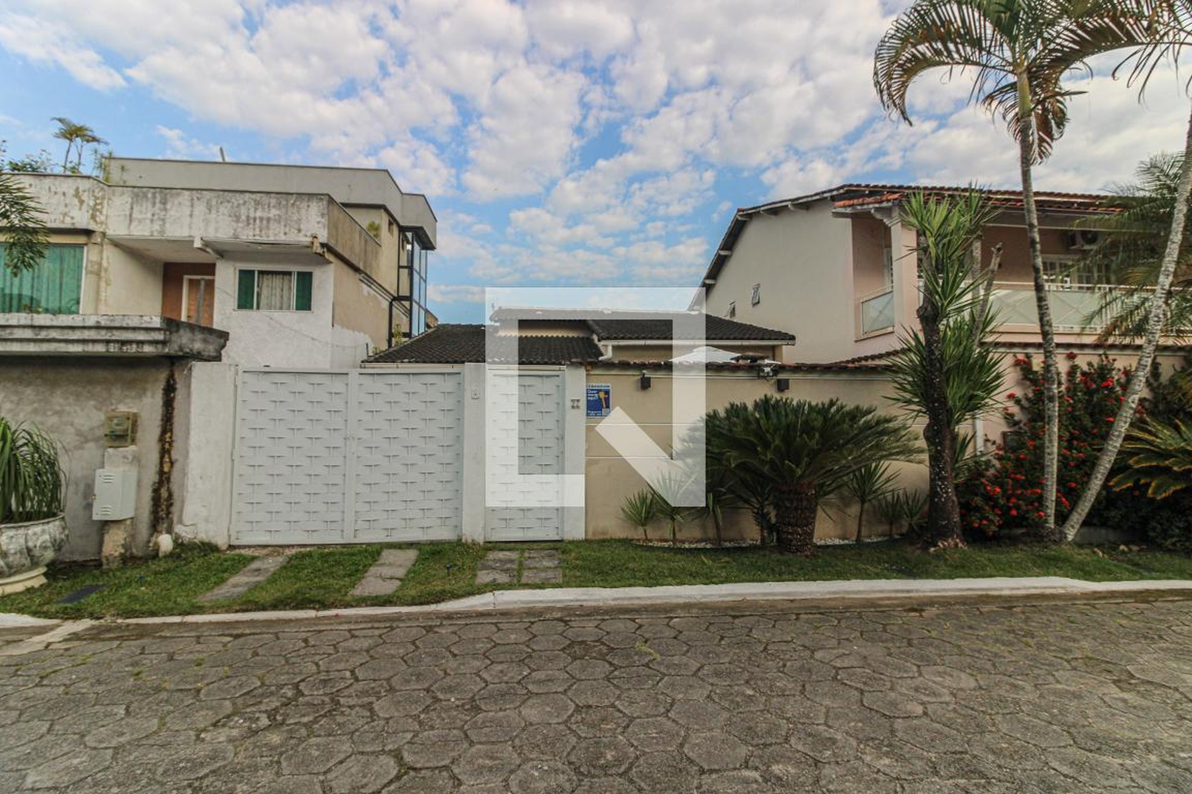 Fachada Condomínio Monteserrat