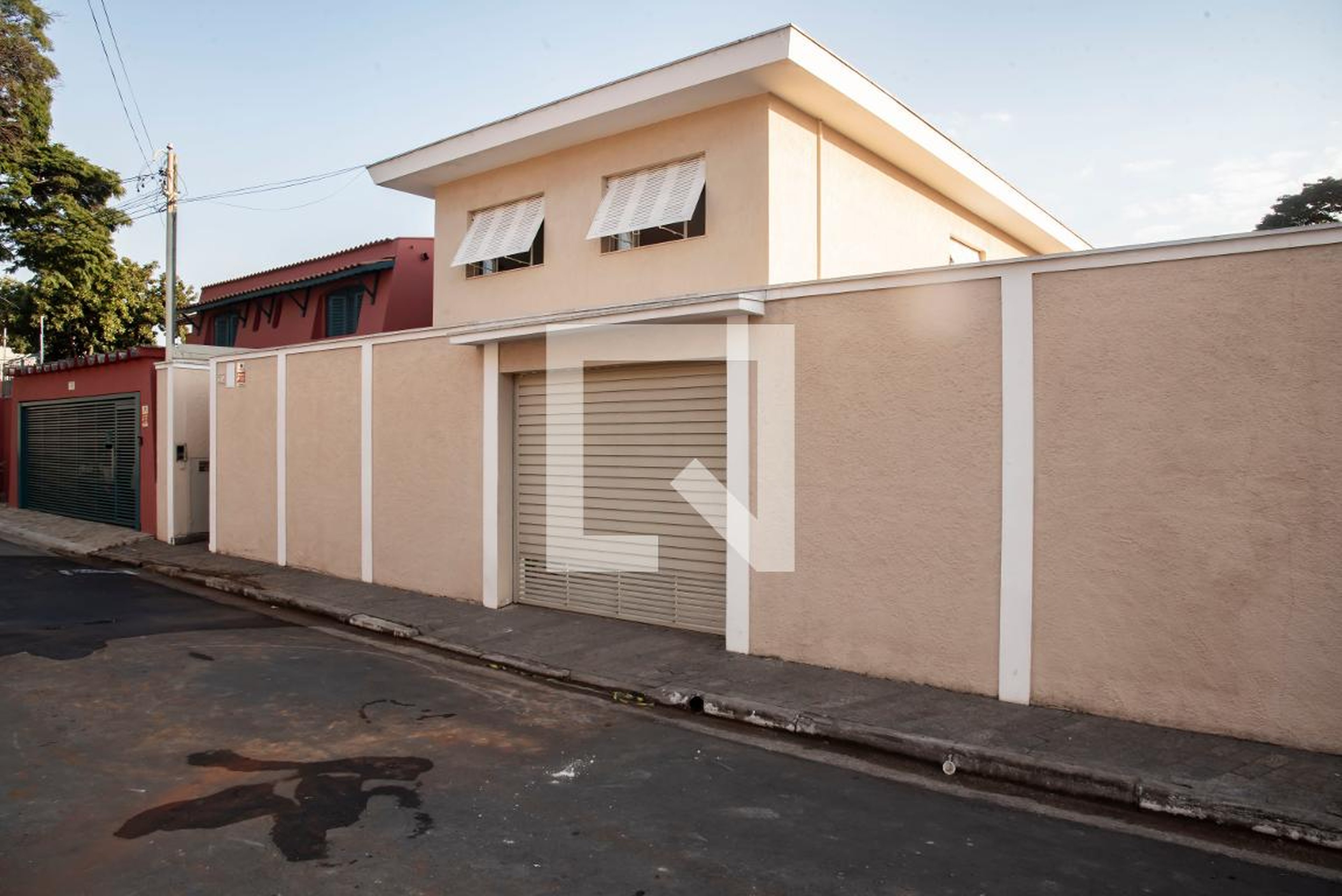 Fachada Condomínio em Rua dos Guaxins, 304