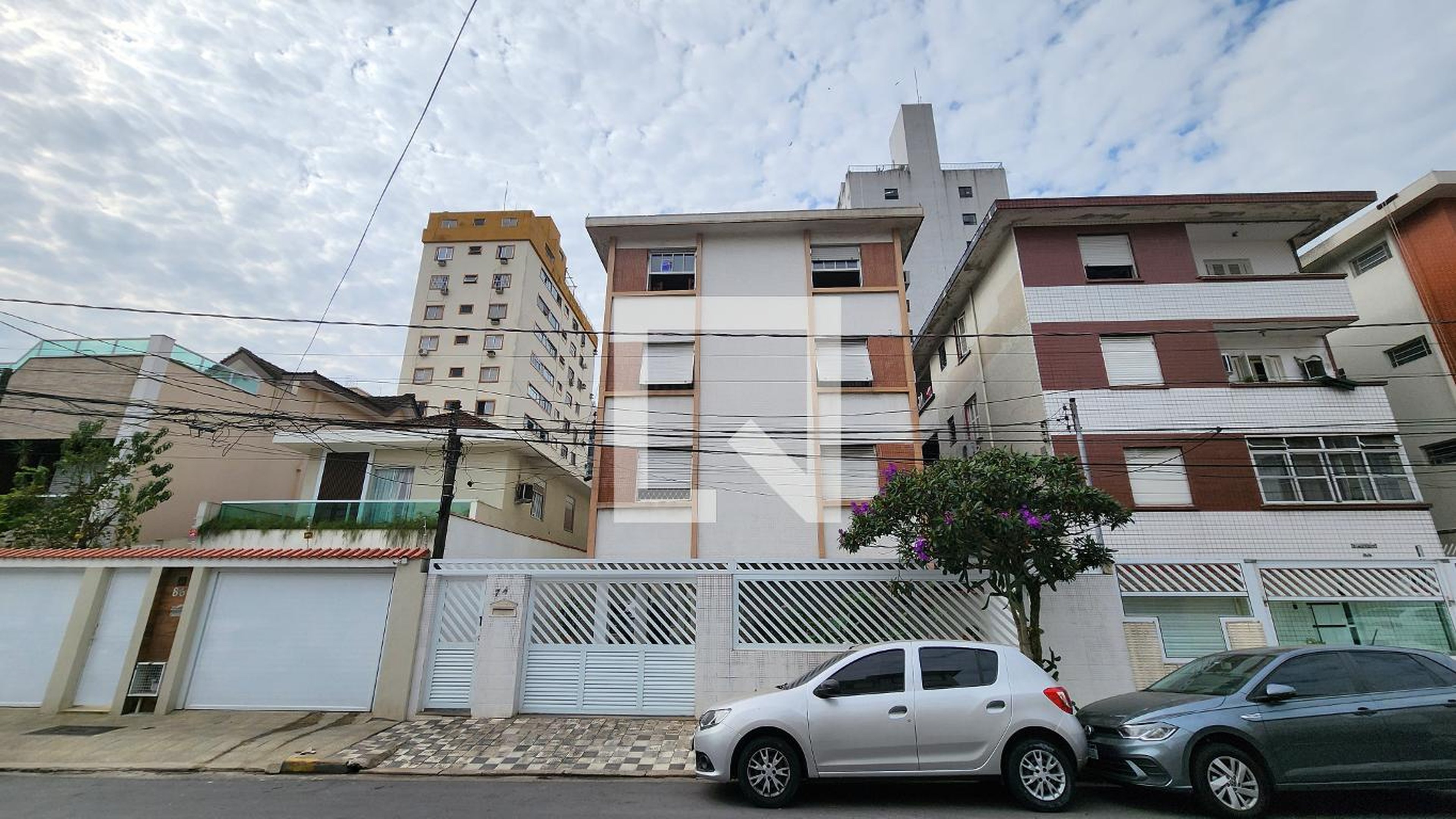Fachada Condomínio em Rua Oscar Sampaio, 74