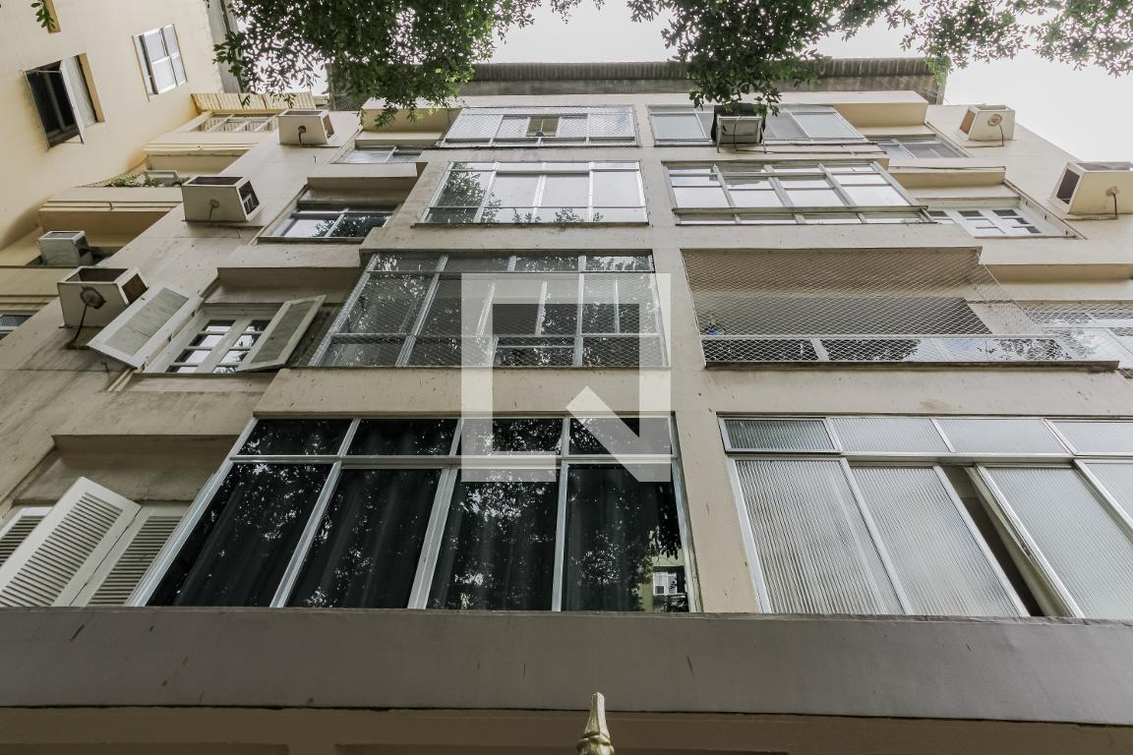 Fachada do Prédio Condomínio em Rua Ministro Viveiros de Castro, 104