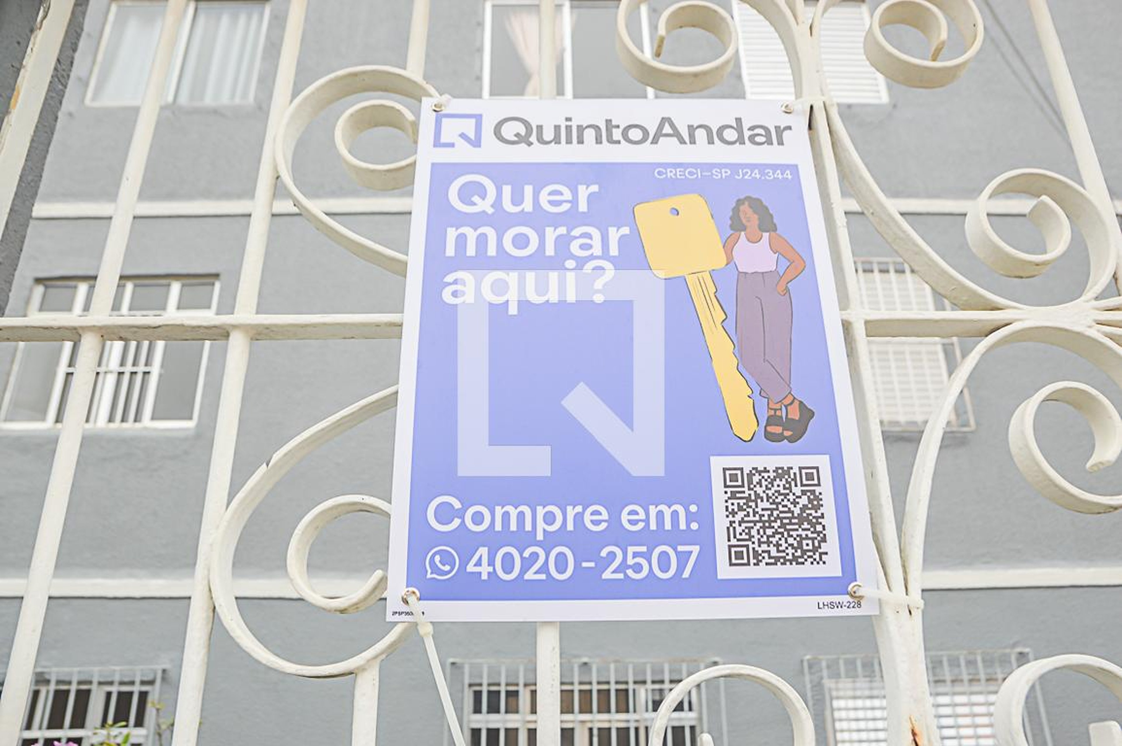 Fachada Condomínio em Rua Júlio Battistini, 123