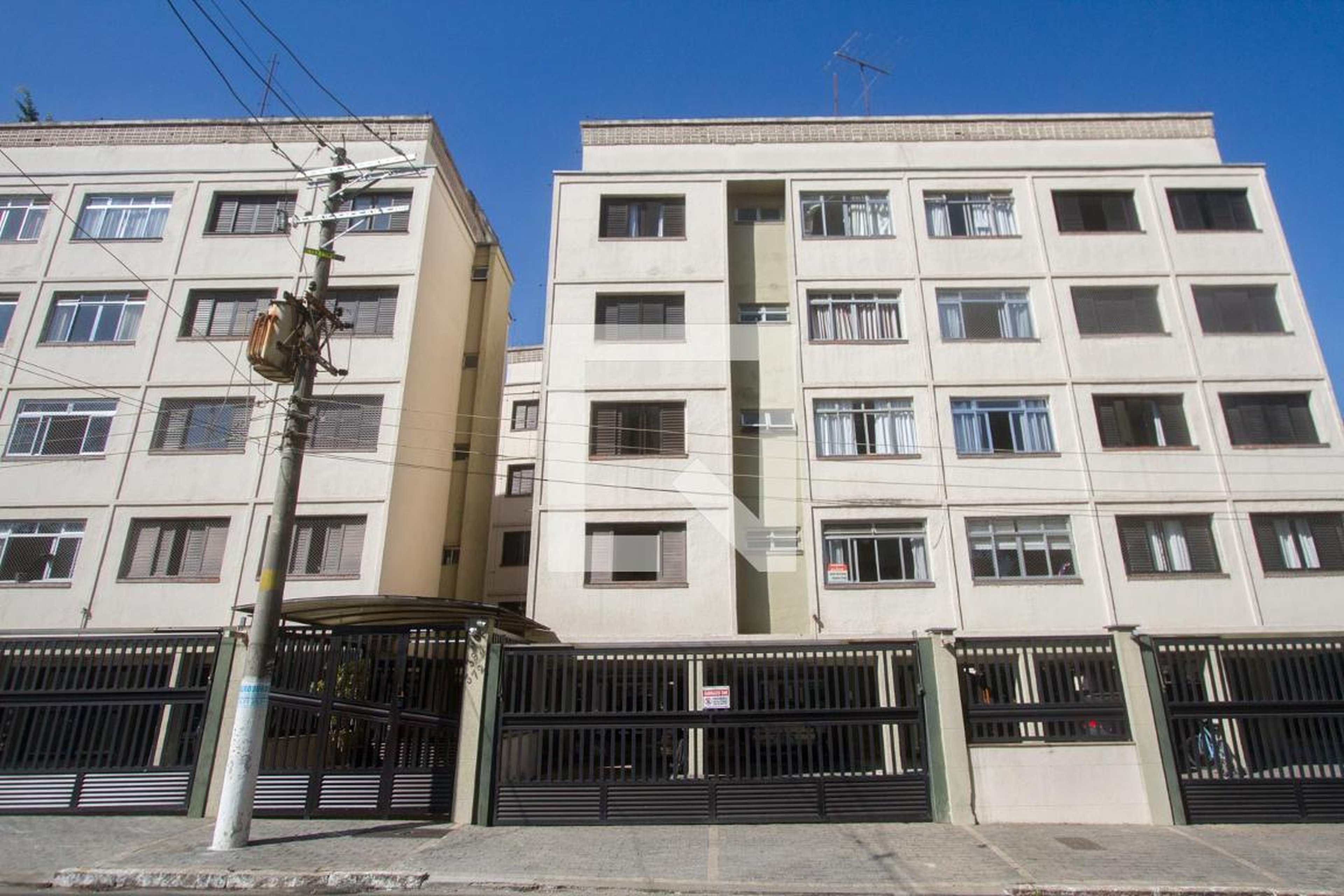 Fachada Condomínio em Rua Darwin, 41