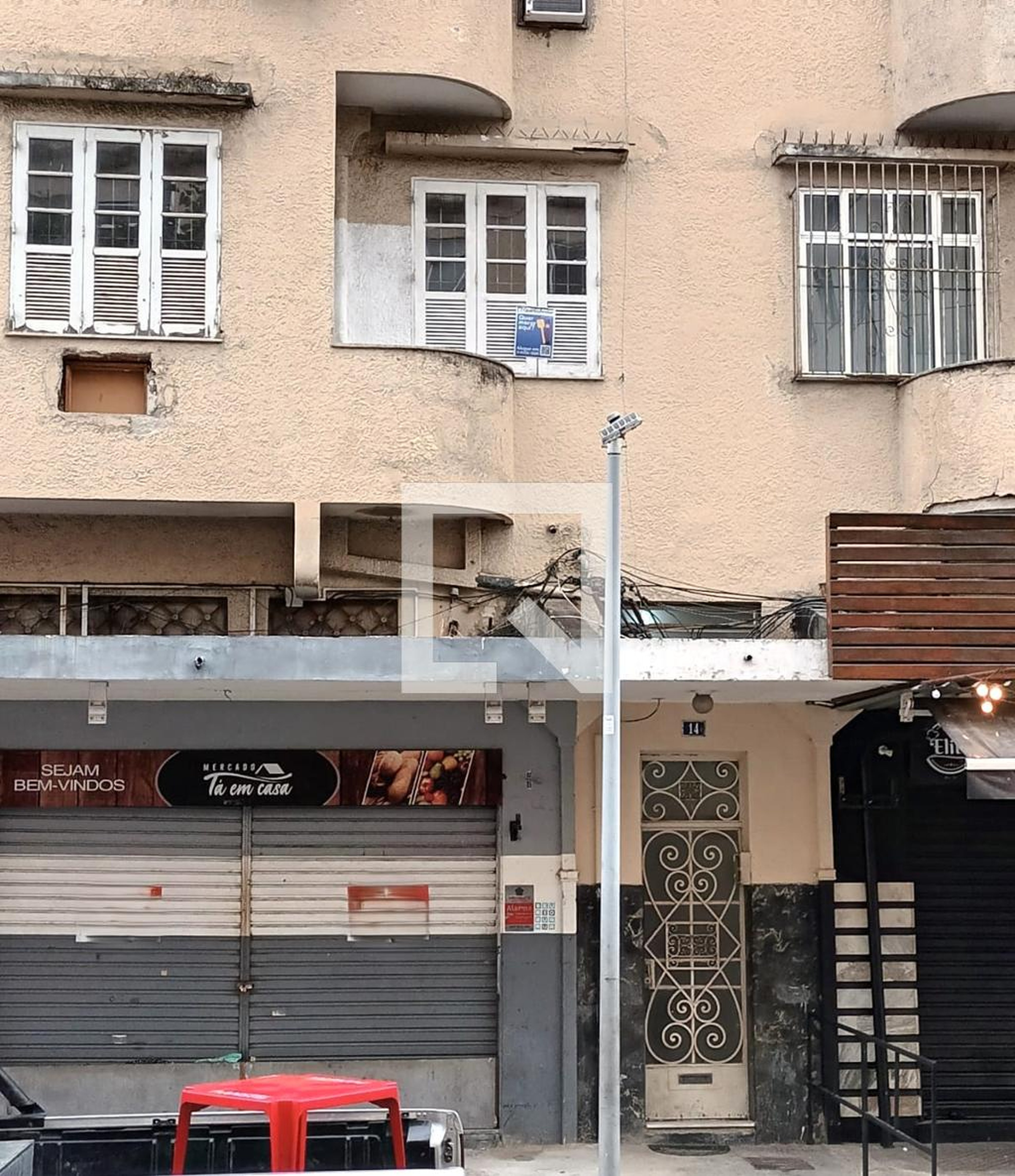 Fachada Condomínio em Rua Tenente Cerqueira Leite, 14