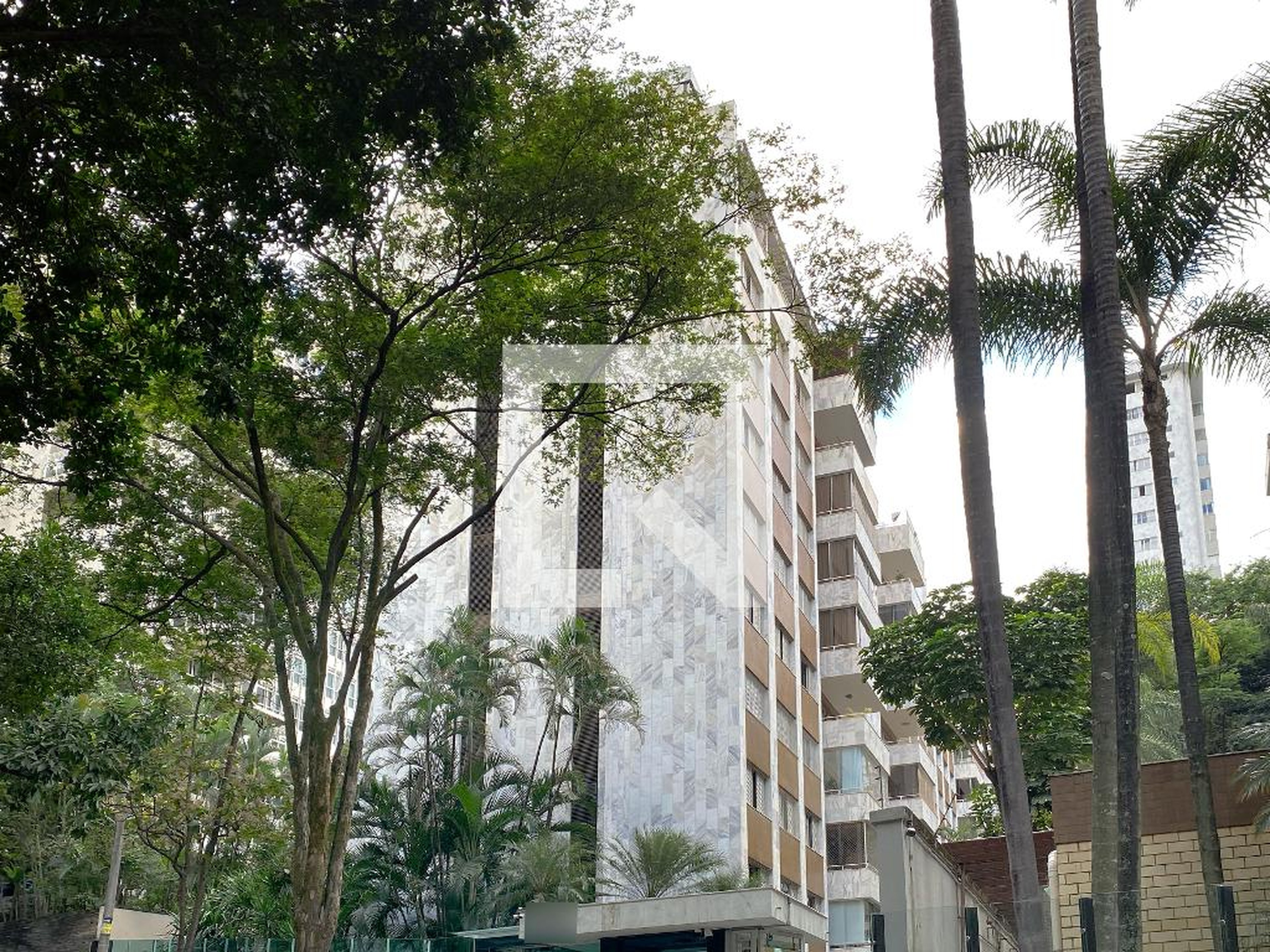 Fachada Condomínio em Rua Pio Pôrto de Menezes, 145